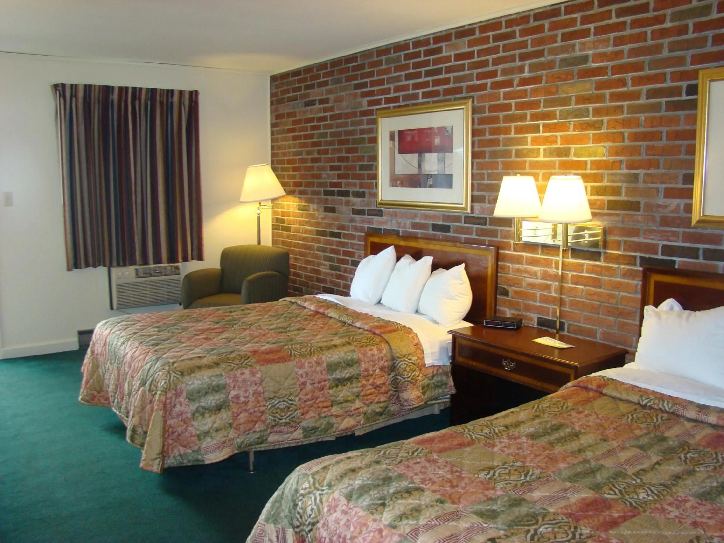 Photo of the whole room, Bed in Aderi Hotel Lewisburg