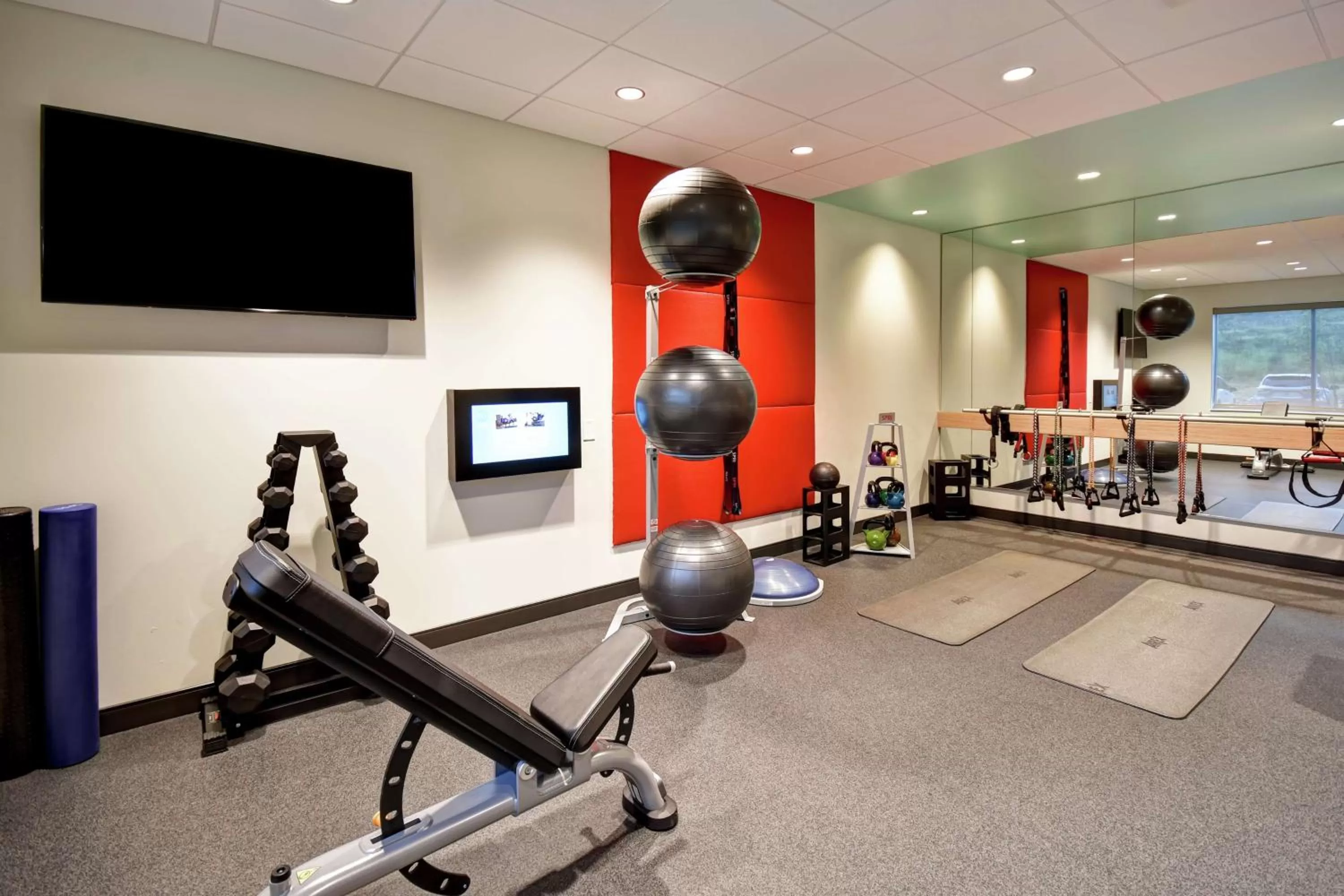 Fitness centre/facilities in Tru By Hilton Pigeon Forge