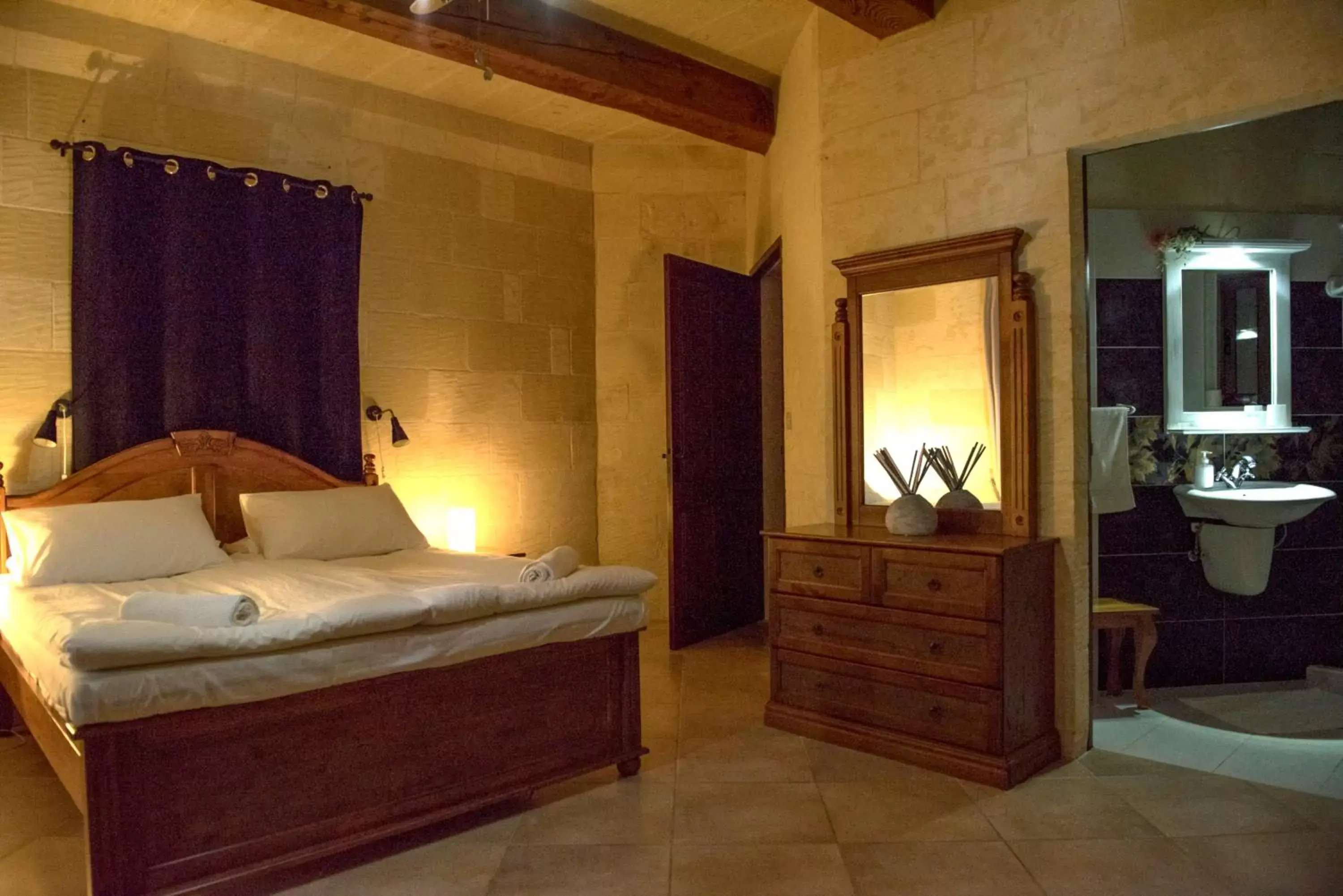 Deluxe Double Room with Balcony and Sea View in Ferrieha B&B Deluxe Double Room with Balcony and Sea View in Ferrieha B&B