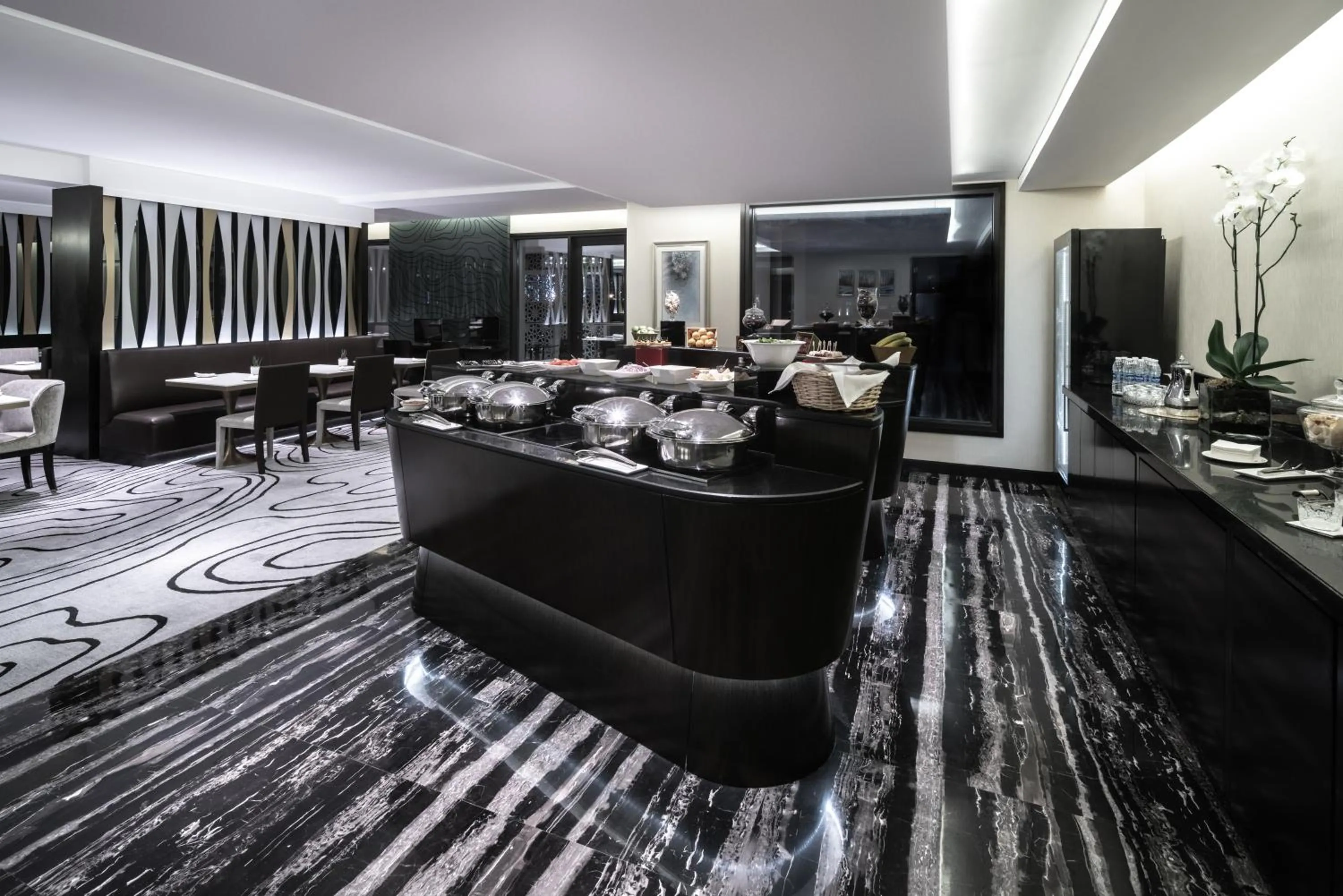 Lounge or bar in Radisson Collection Muscat, Hormuz Grand