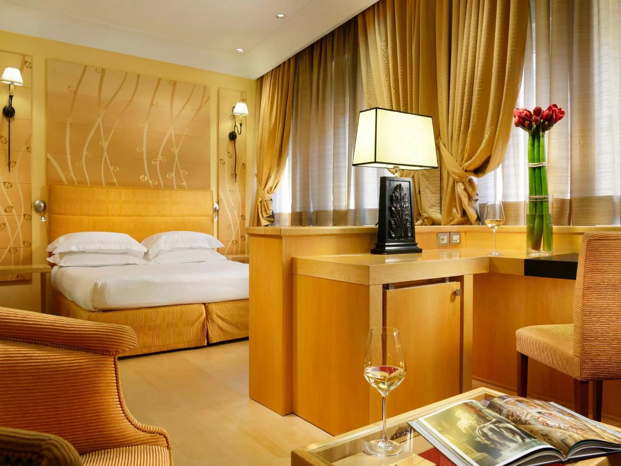 Photo of the whole room, Bed in FH55 Grand Hotel Palatino