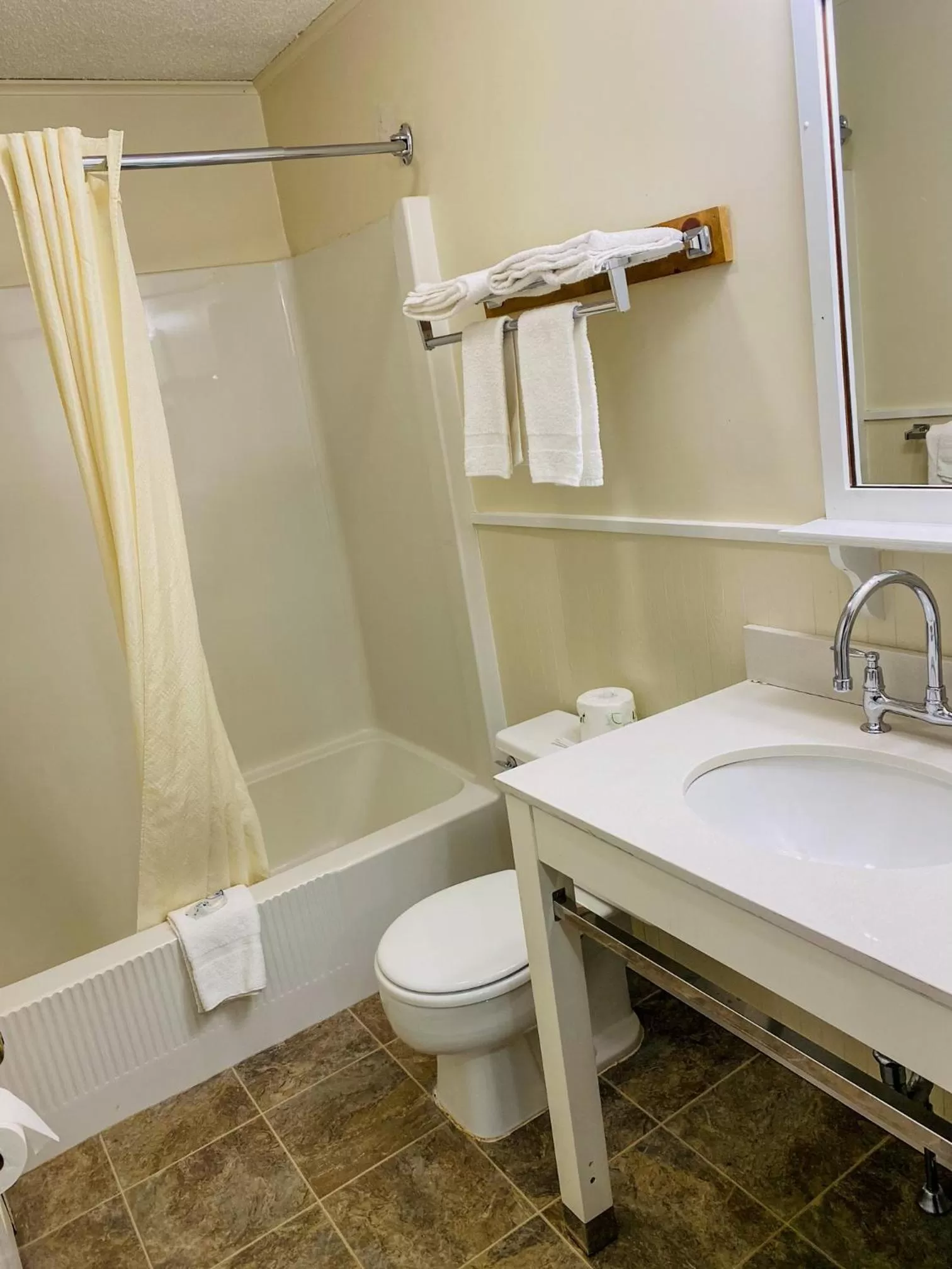 Deluxe Queen Room with Two Queen Beds - Non-Smoking in Travelodge by Wyndham Lincoln Near White Mountain