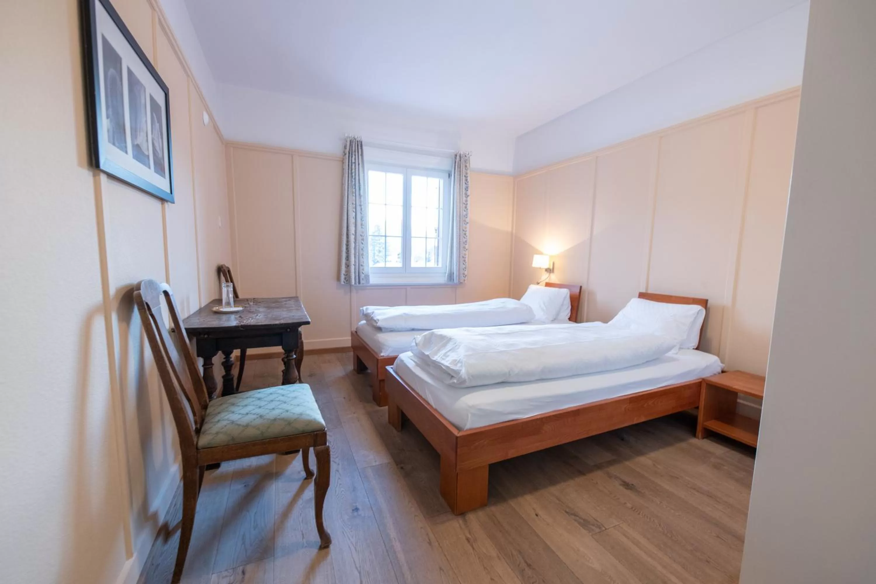 Bedroom, Bed in Hotel Chesa Spuondas