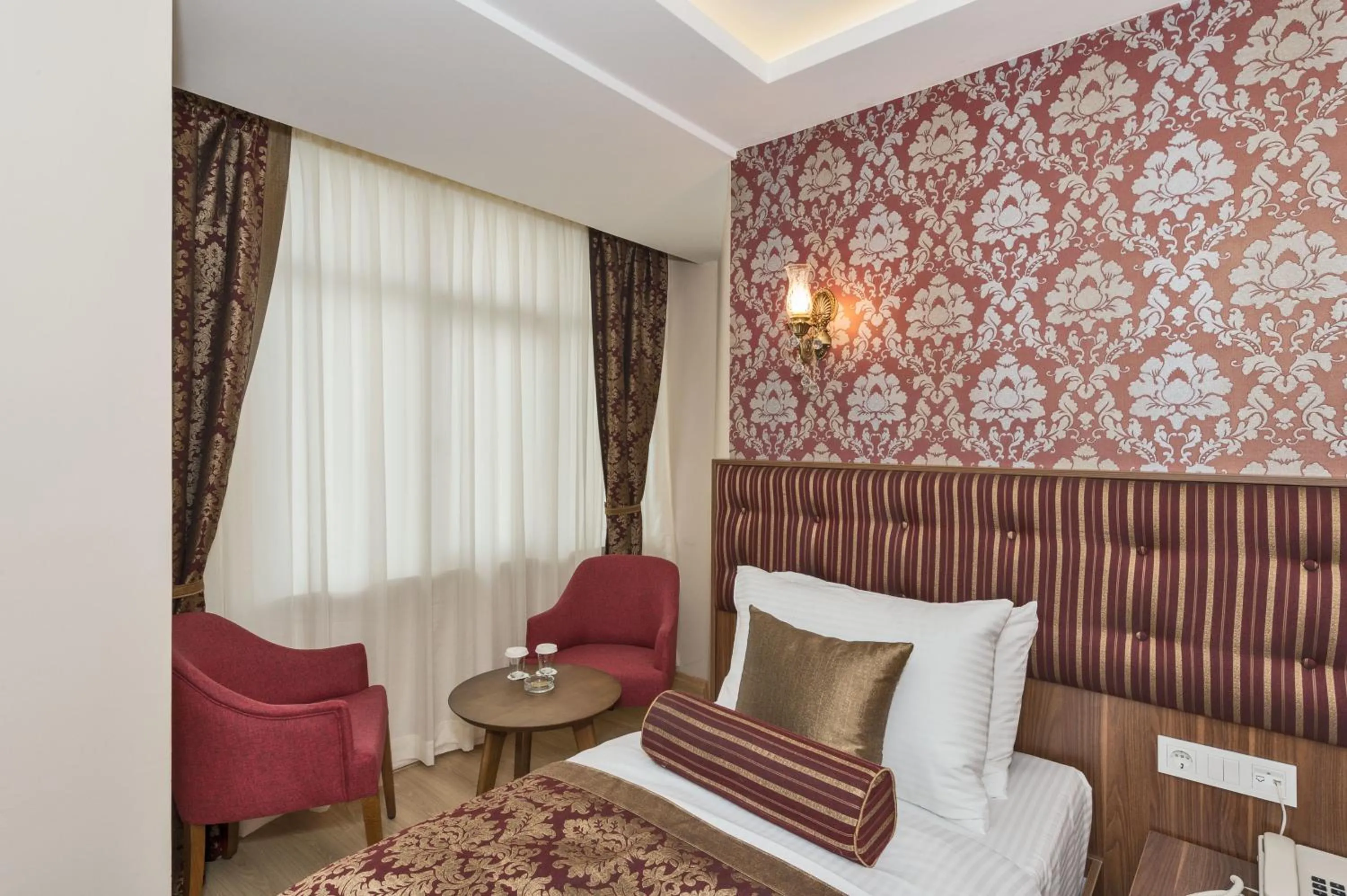 Photo of the whole room, Bed in Marmara Place Old City Hotel
