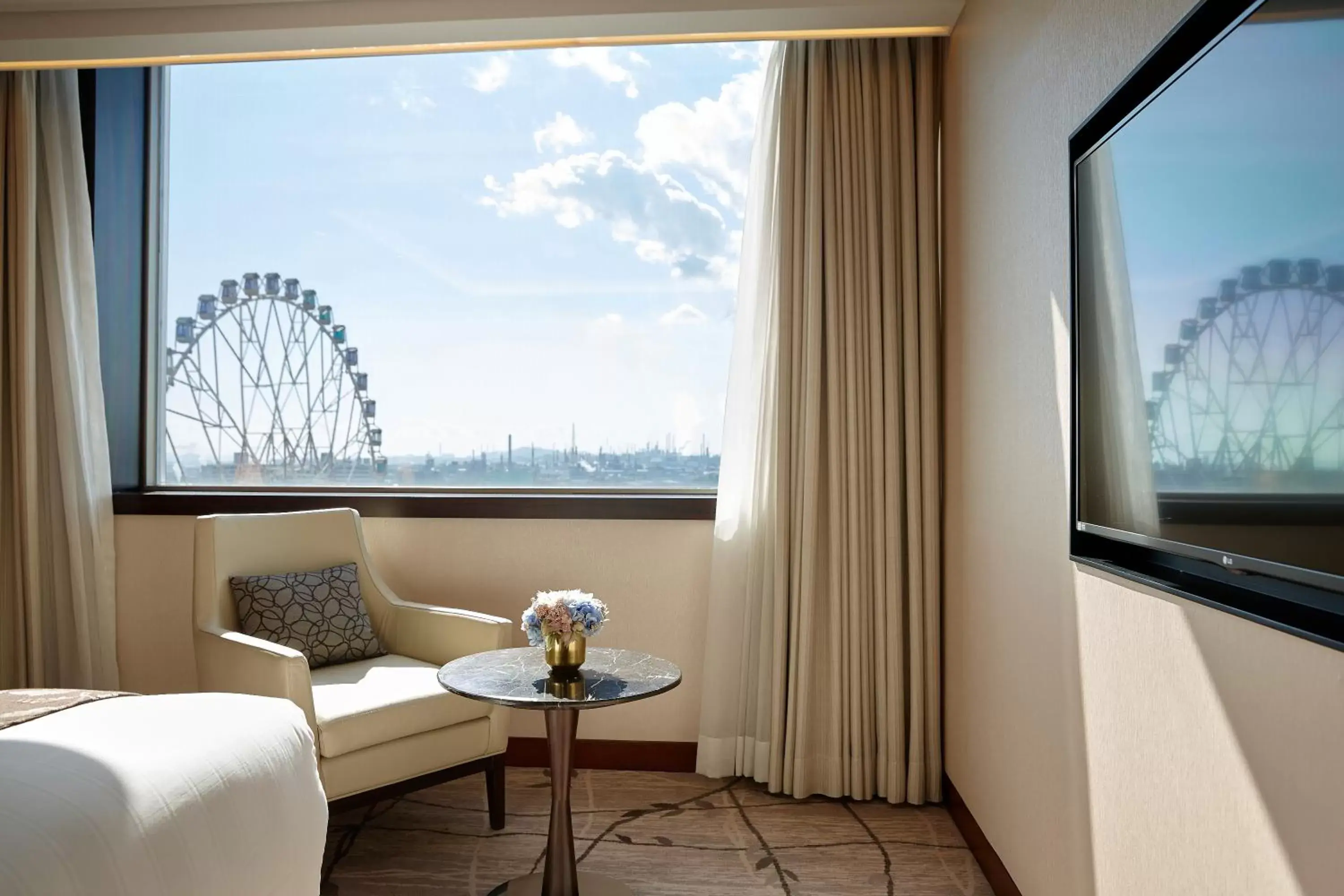 Club Deluxe Suite Double Room (Breakfast and Club Lounge Access Included) - single occupancy in Lotte Hotel Ulsan Club Deluxe Suite Double Room (Breakfast and Club Lounge Access Included) - single occupancy in Lotte Hotel Ulsan