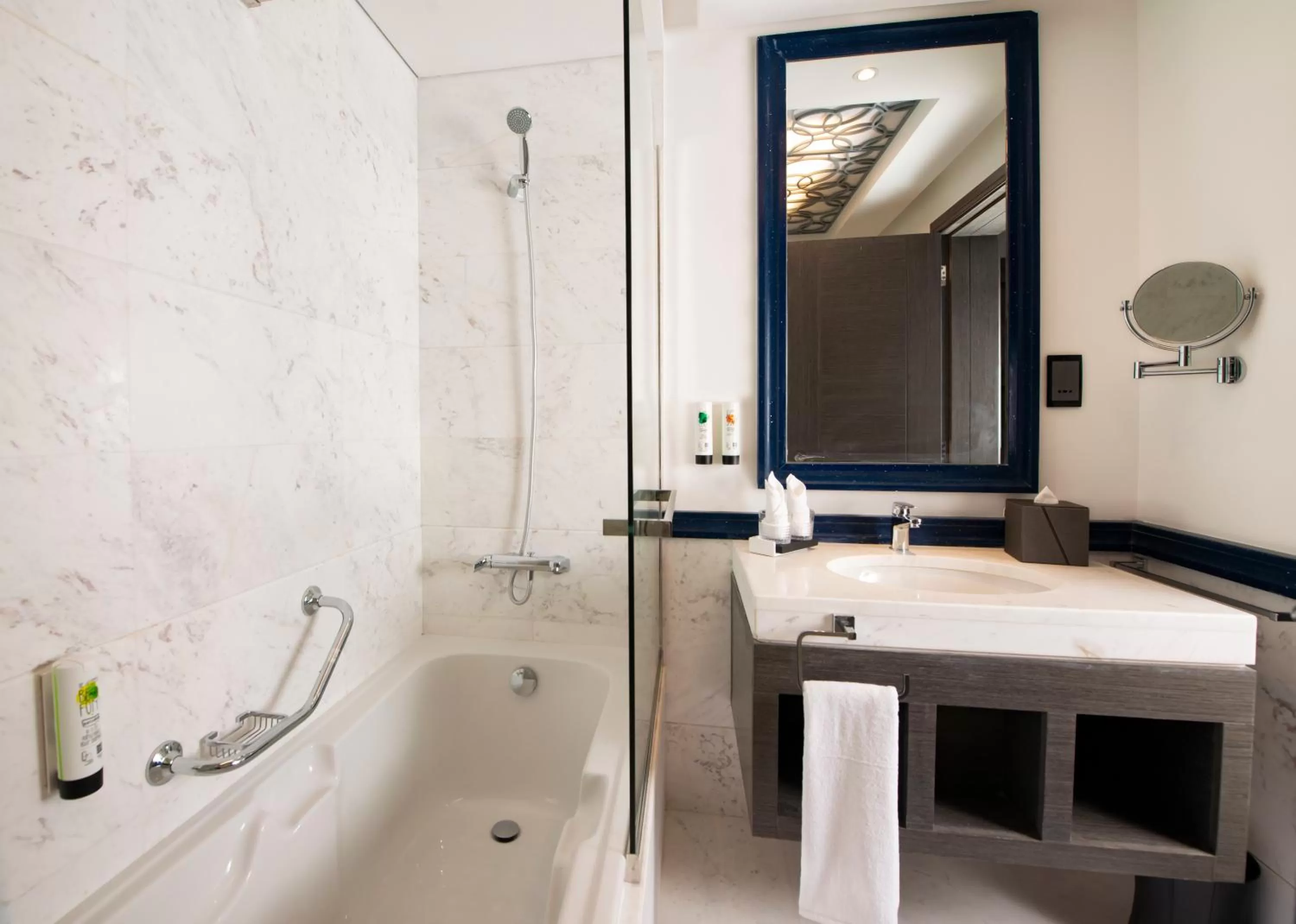 Bathroom in Edge Creekside Hotel