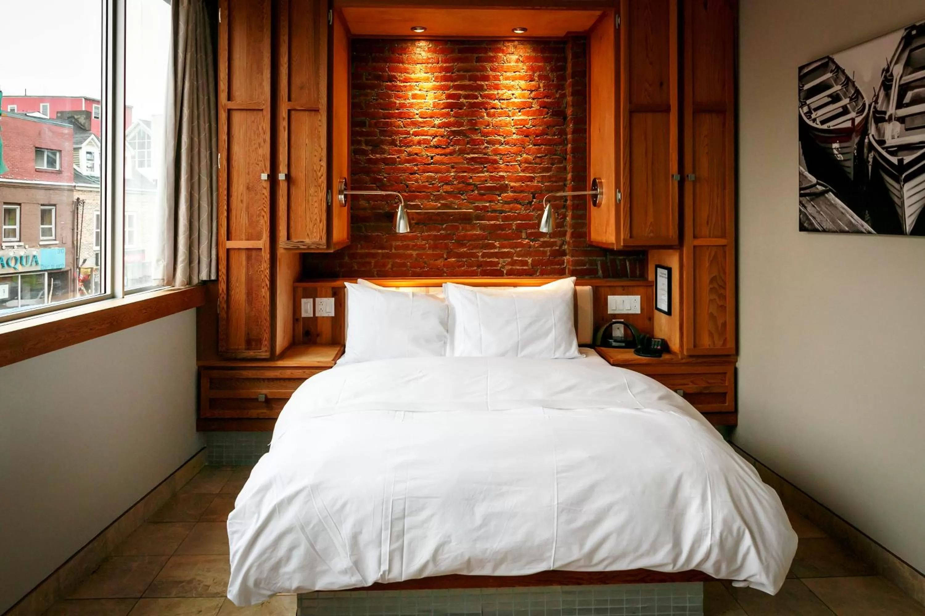 Street view, Bed in Blue on Water