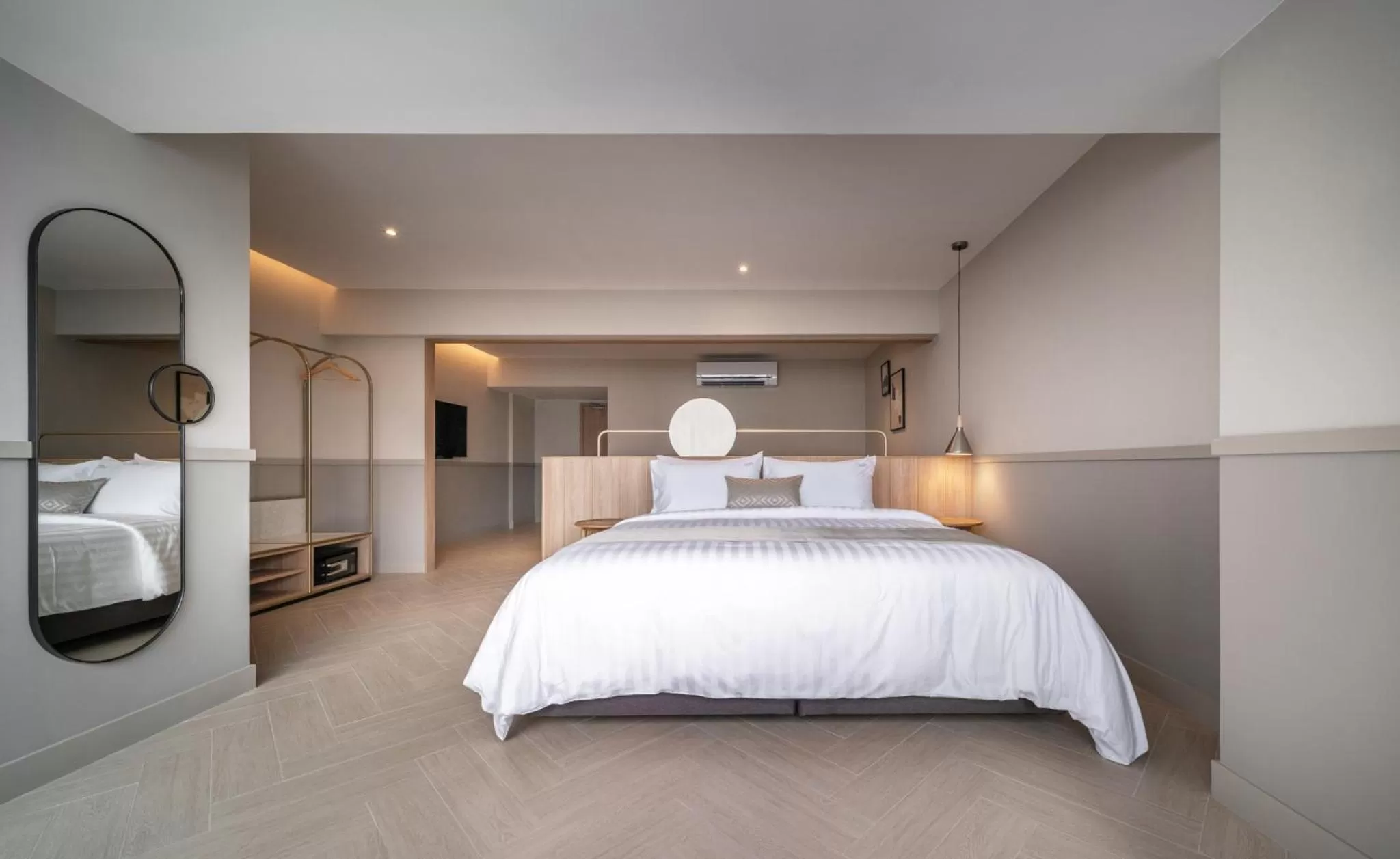 Photo of the whole room, Bed in GLOW Sukhumvit 71