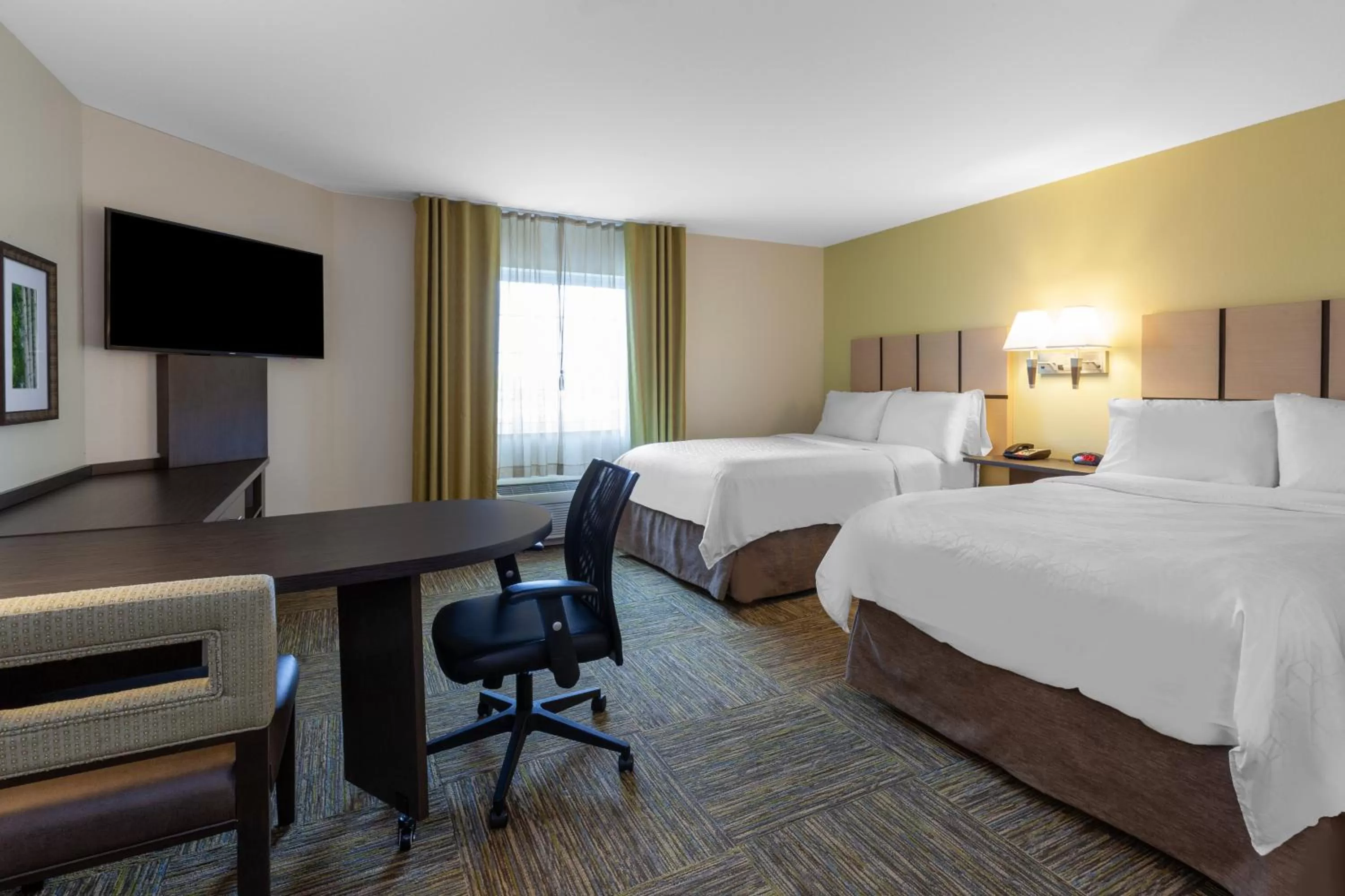 Photo of the whole room, Bed in Candlewood Suites Kalamazoo by IHG