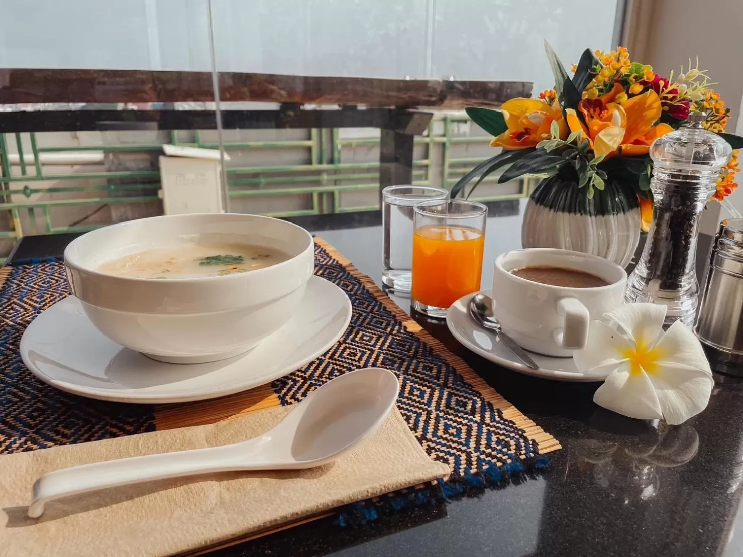 Asian breakfast in Hotel De Khuvieng