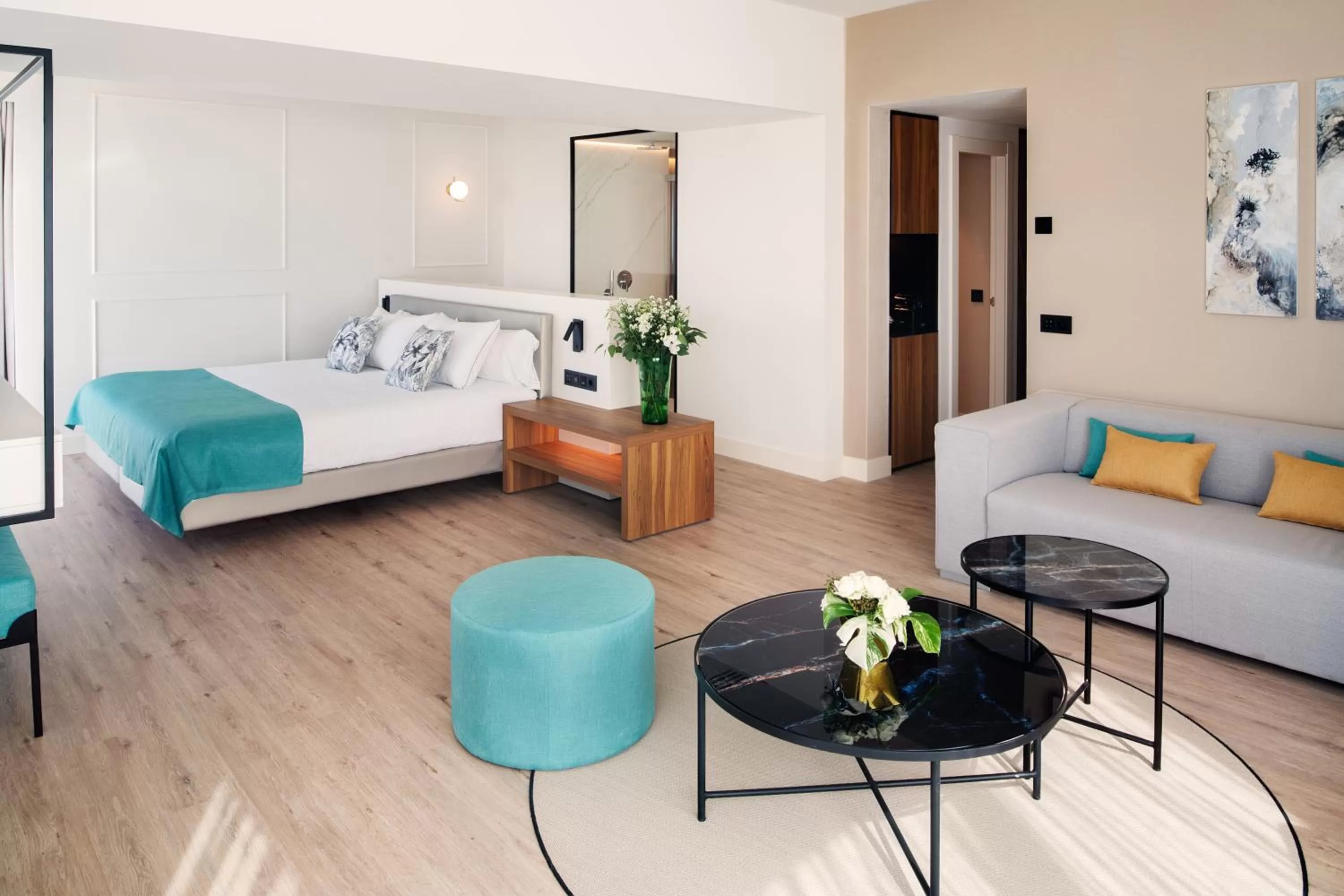 Living room, Bed in Arrecife Gran Hotel & Spa