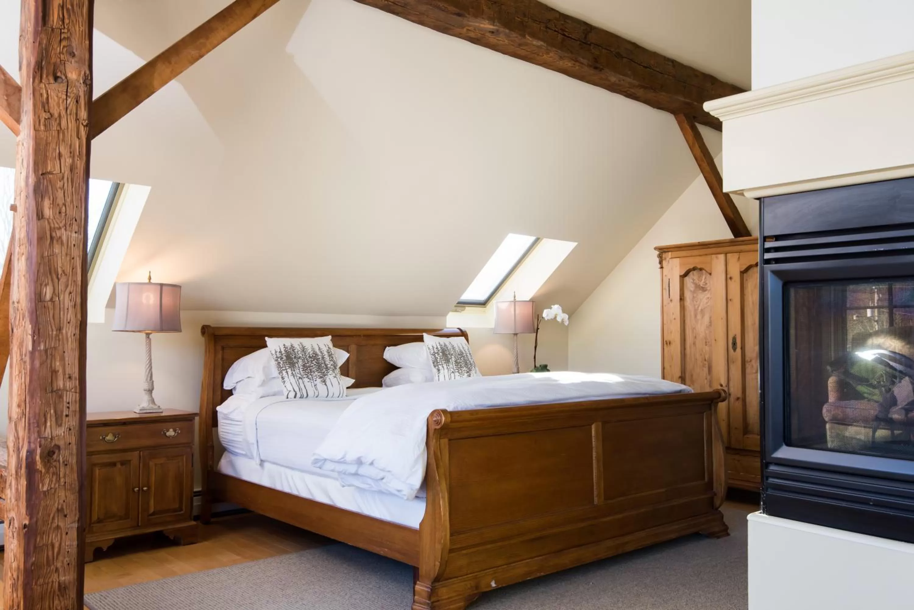 Bed in Four Columns Inn