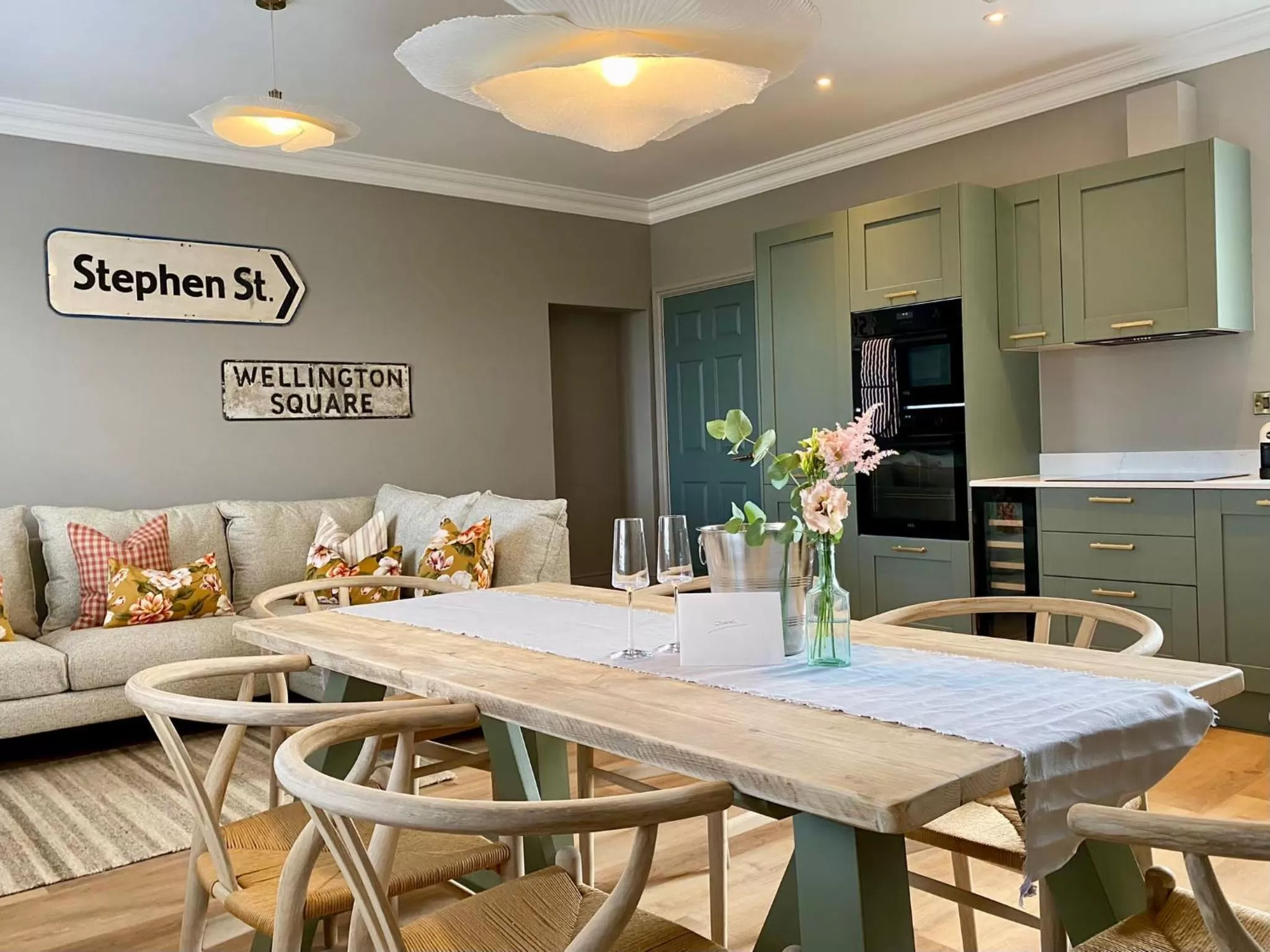 Kitchen or kitchenette in Railway House York by Chateau Anna