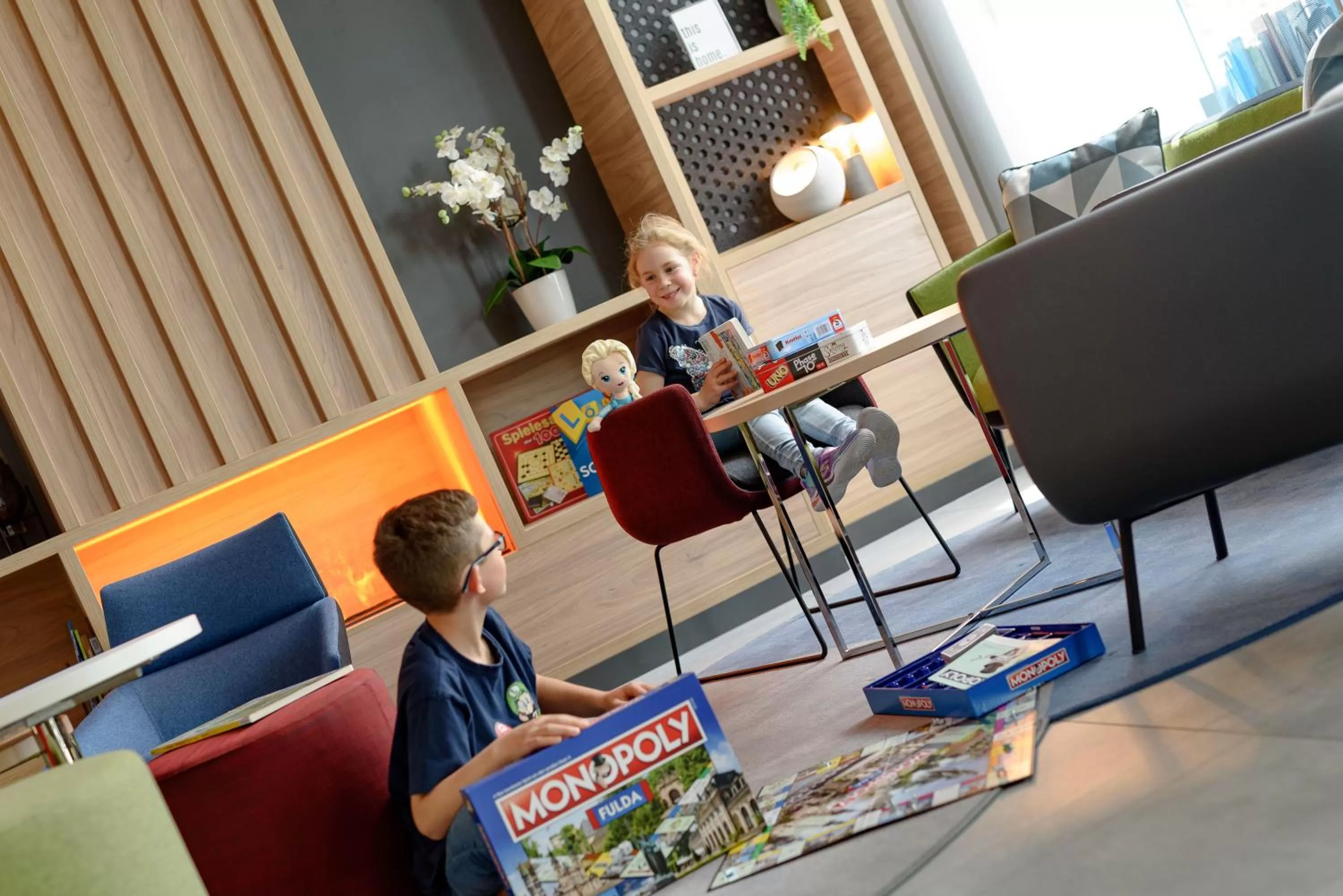 Communal lounge/ TV room in Holiday Inn Express - Fulda by IHG