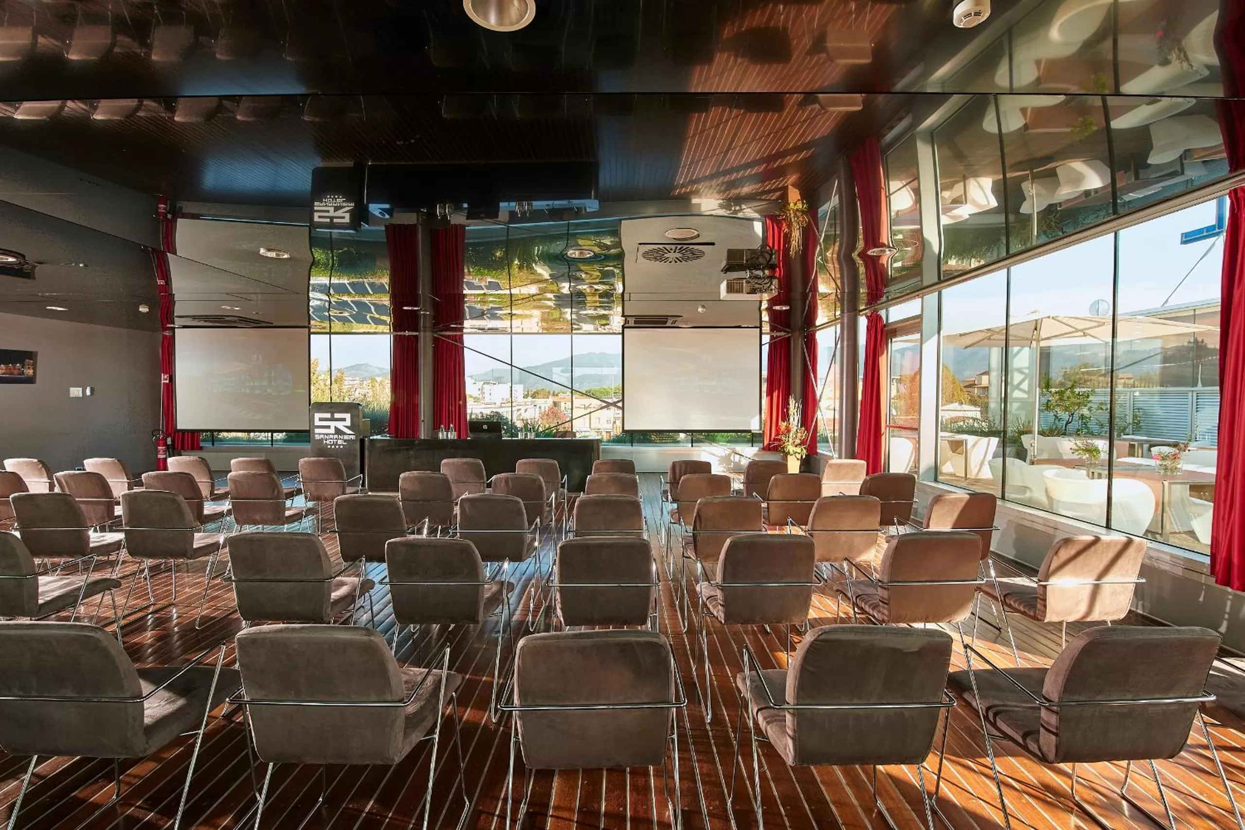 Meeting/conference room in San Ranieri Hotel