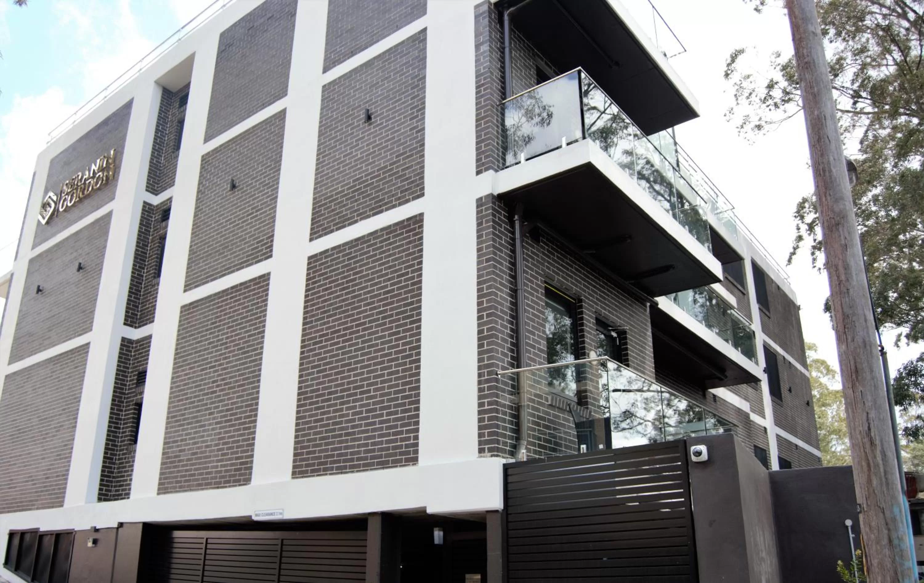 Property building in Seranin | Gordon