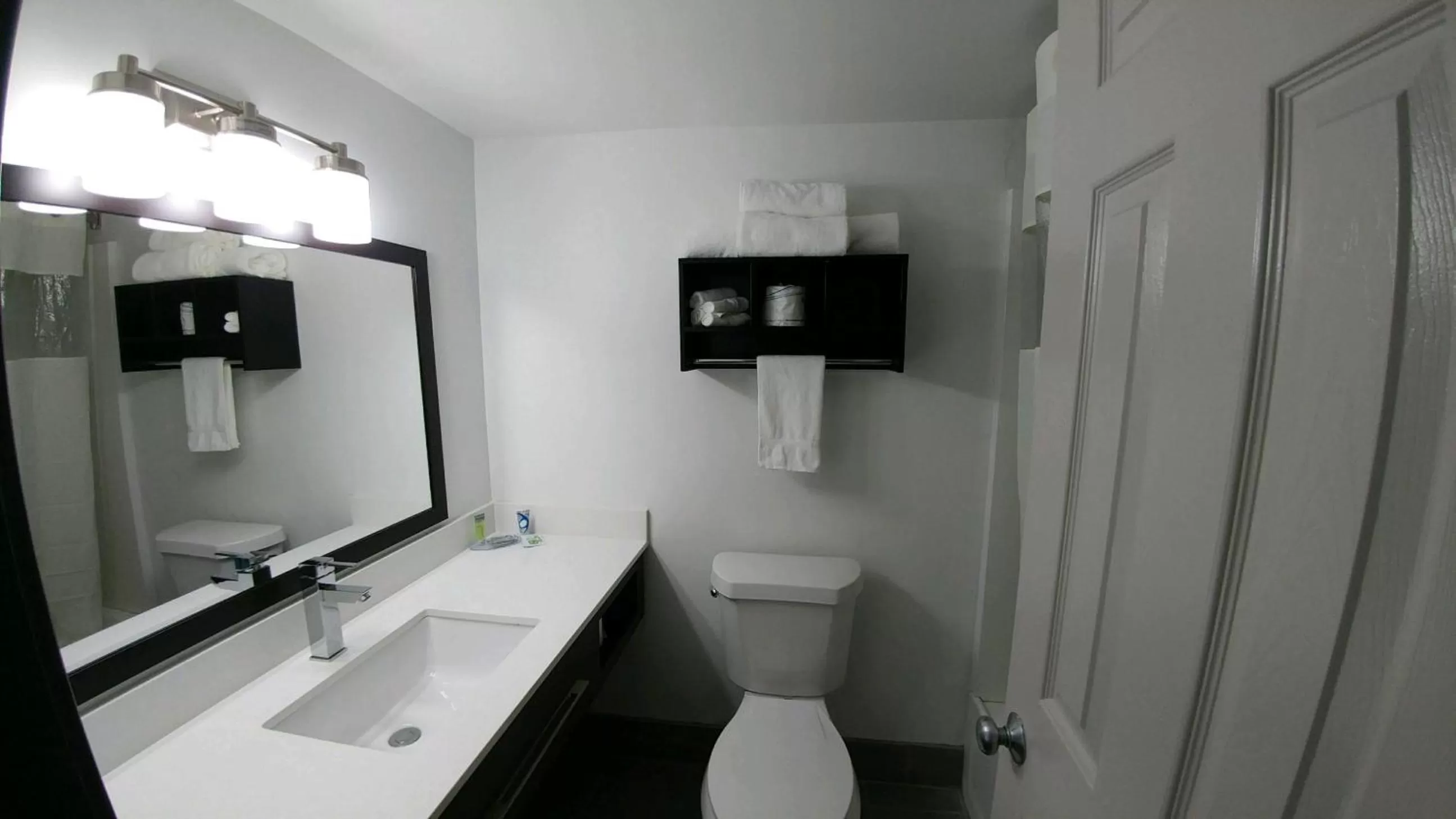 Bathroom in Garden City Inn