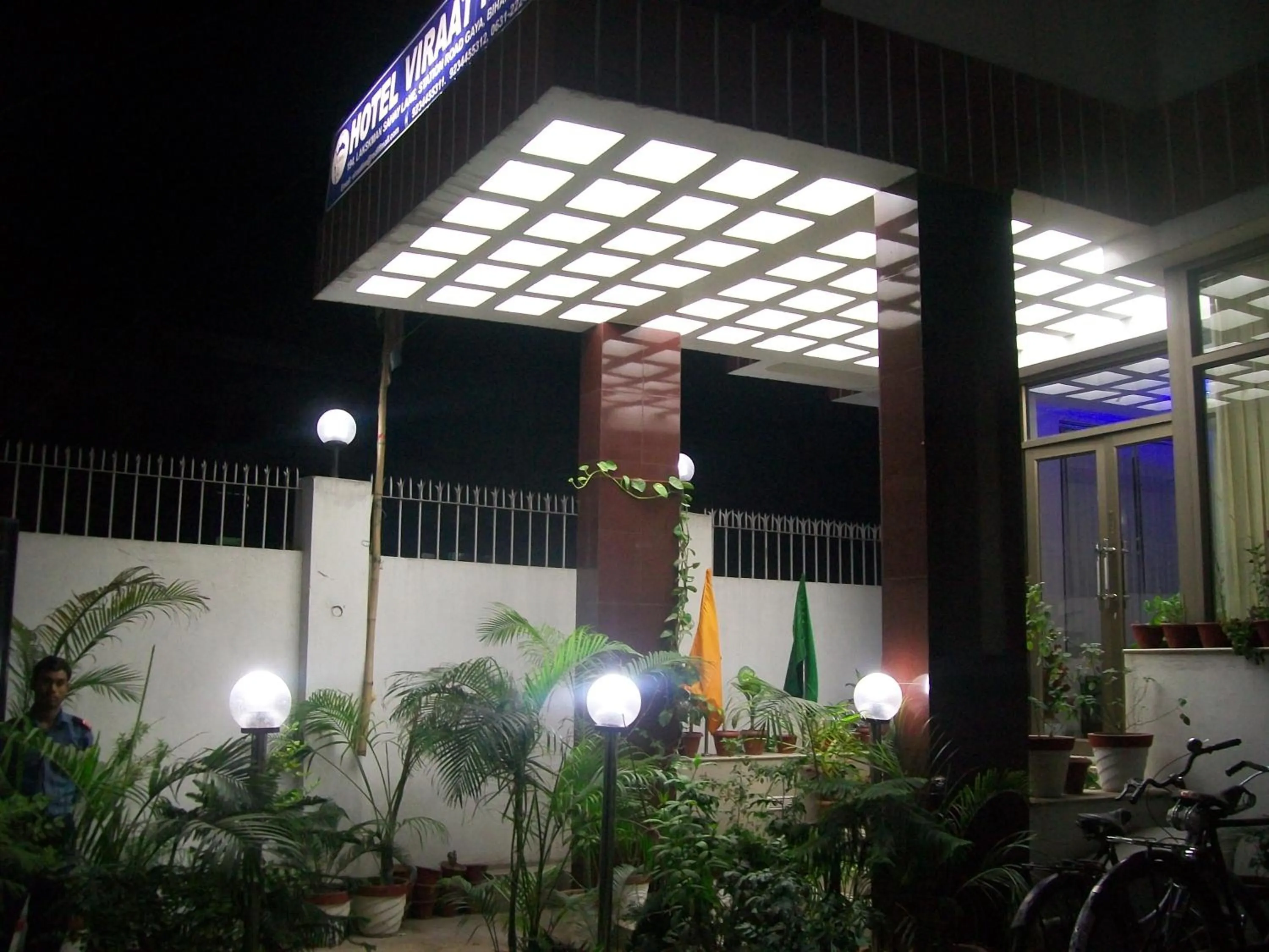 Facade/entrance in Hotel Viraat Inn