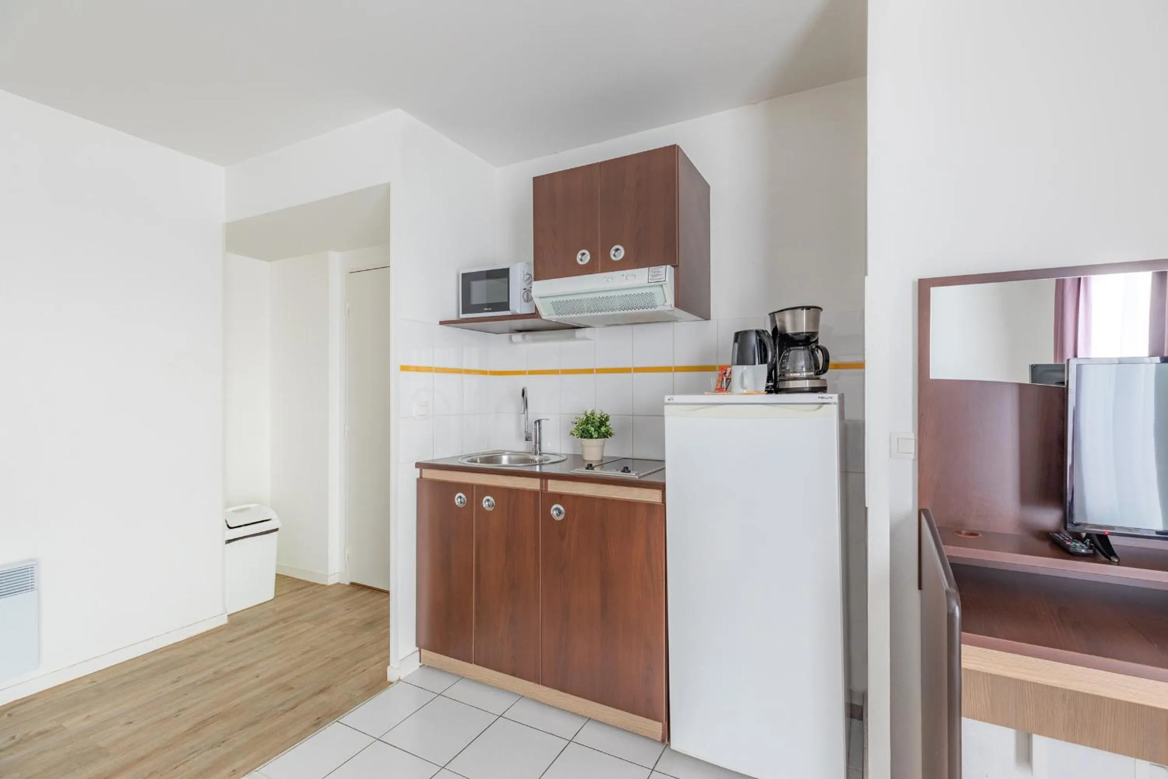 Kitchen or kitchenette in Appart'City Confort Brest
