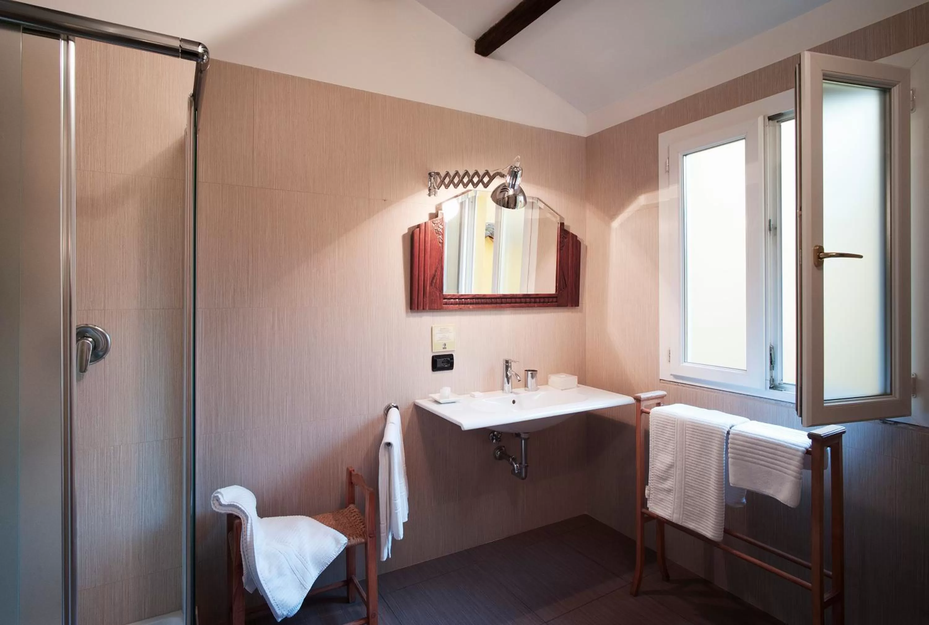 Bathroom, Bed in Boutique Hotel Albero Nascosto