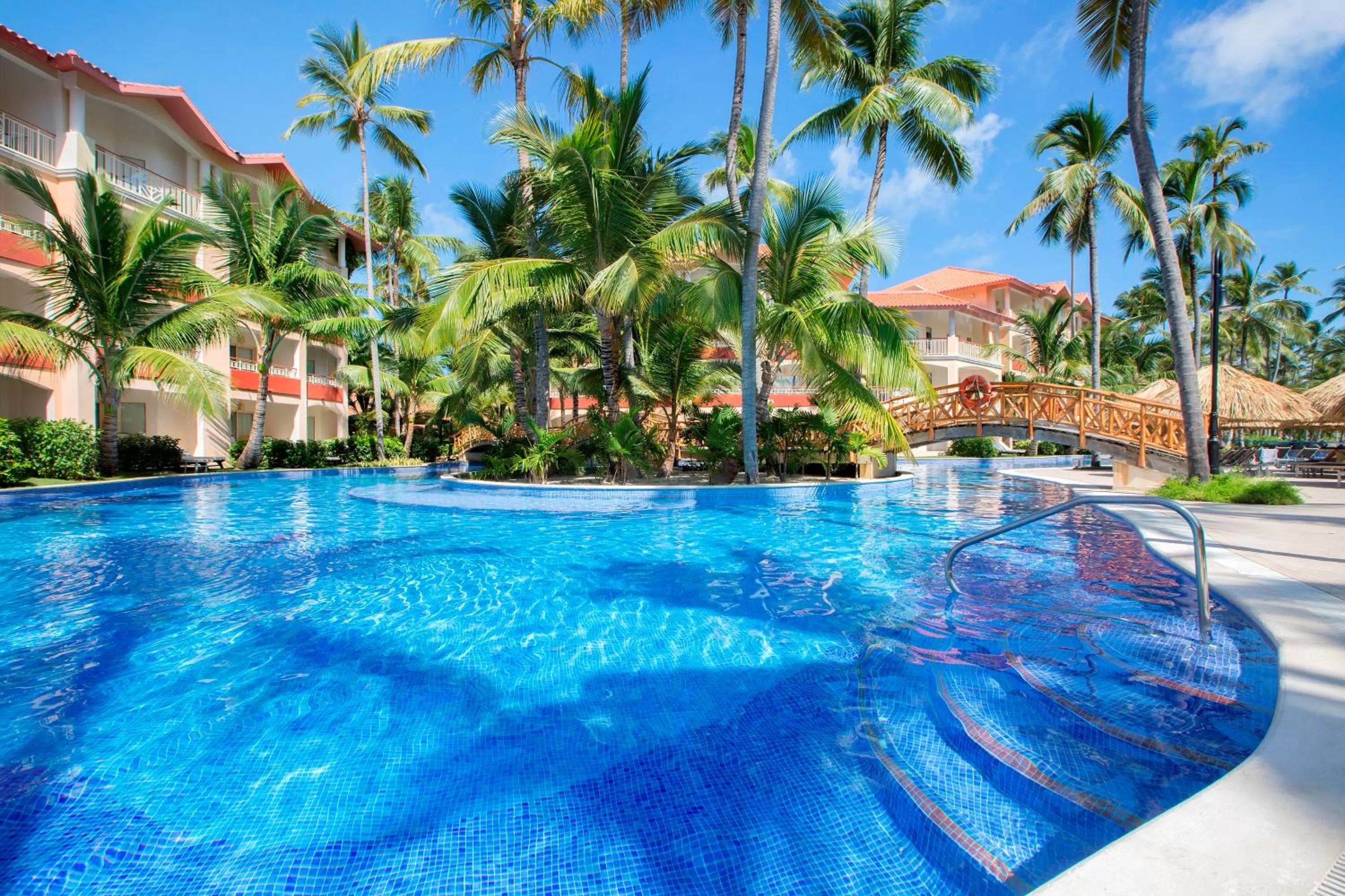 Swimming pool in Majestic Elegance Punta Cana - All Inclusive