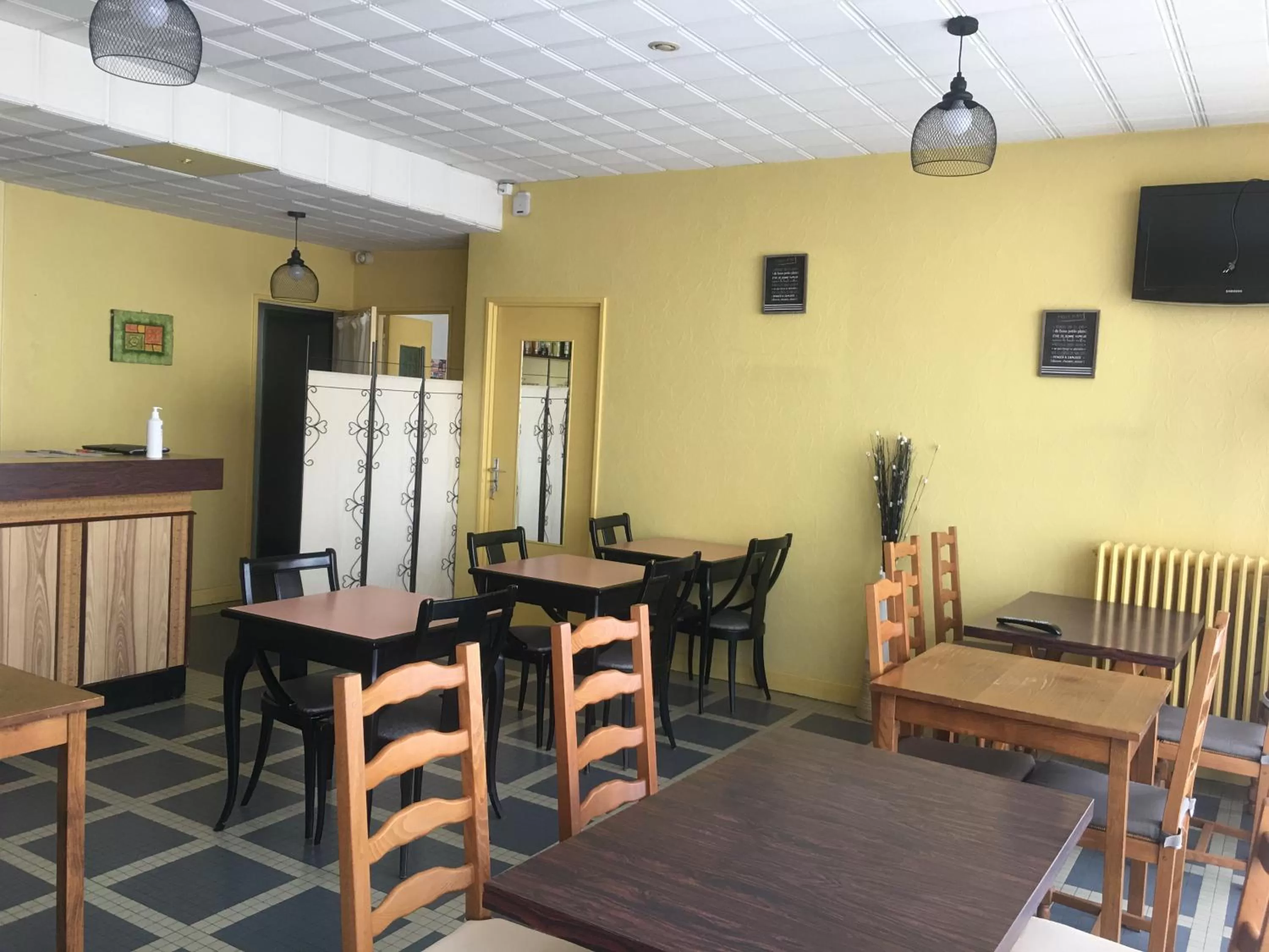 Restaurant/places to eat in Hotel Christina