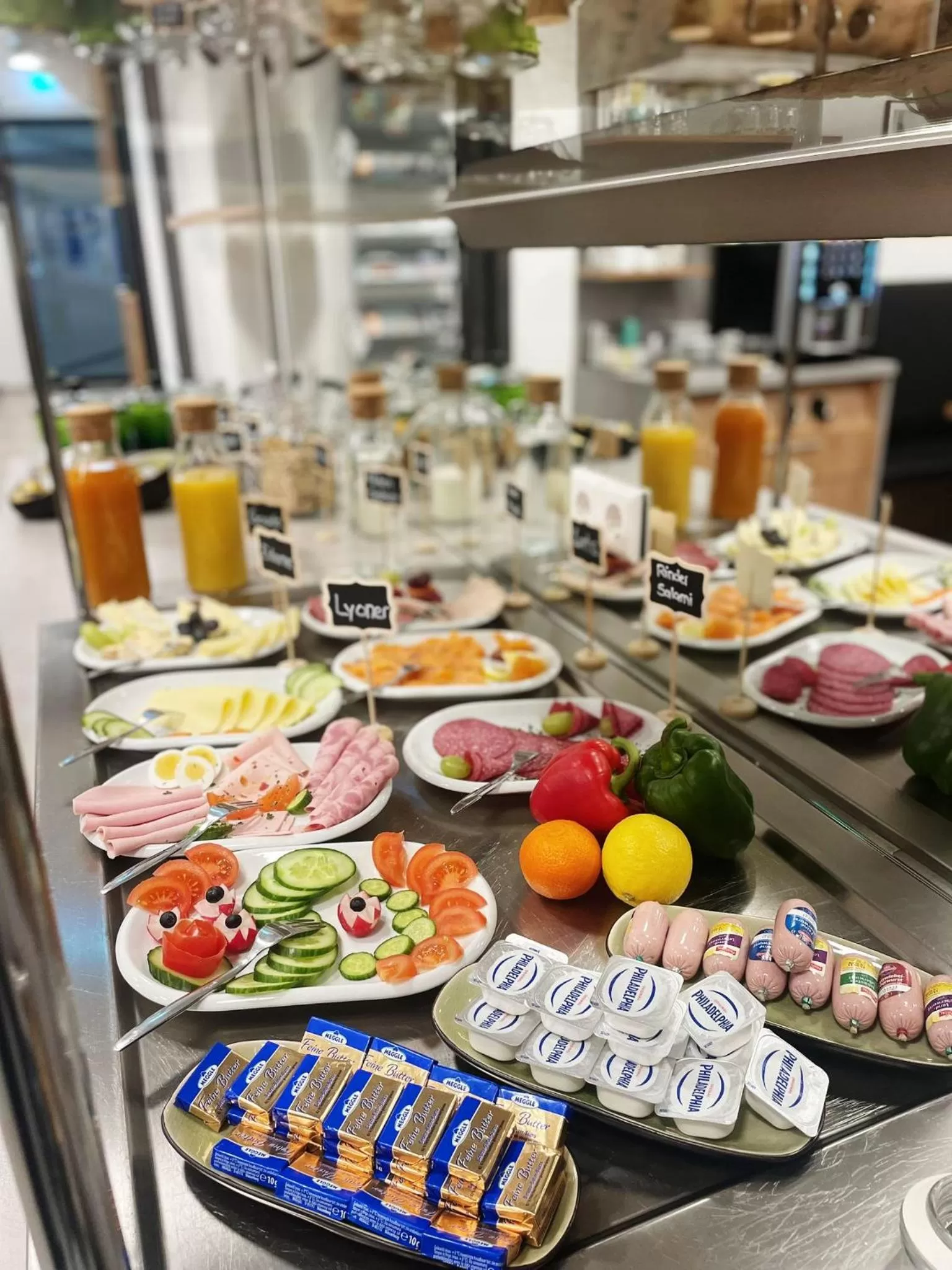 Food and drinks in Outlet Hotel