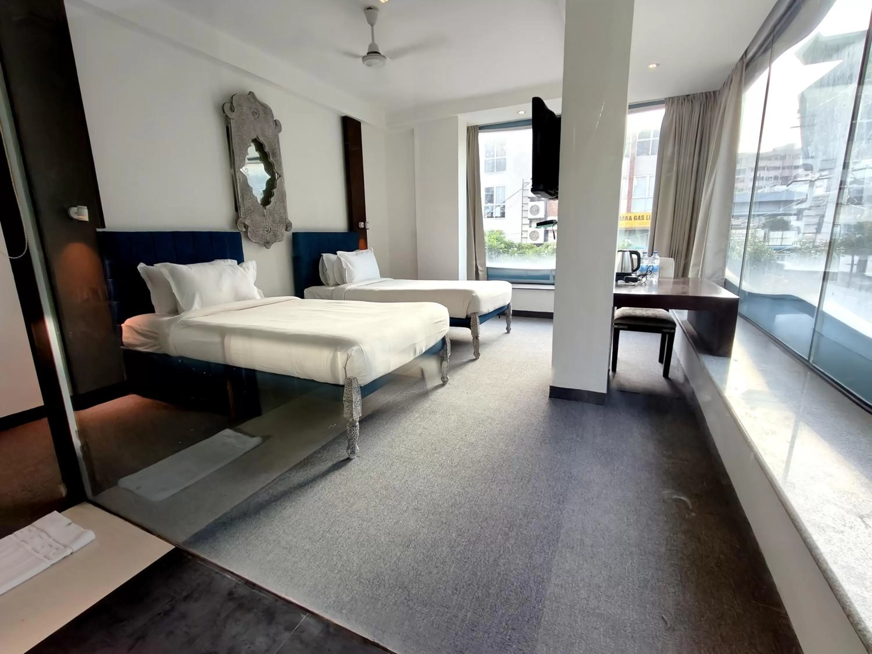 Photo of the whole room, Bed in The Sky Imperial Hotel Yahvi