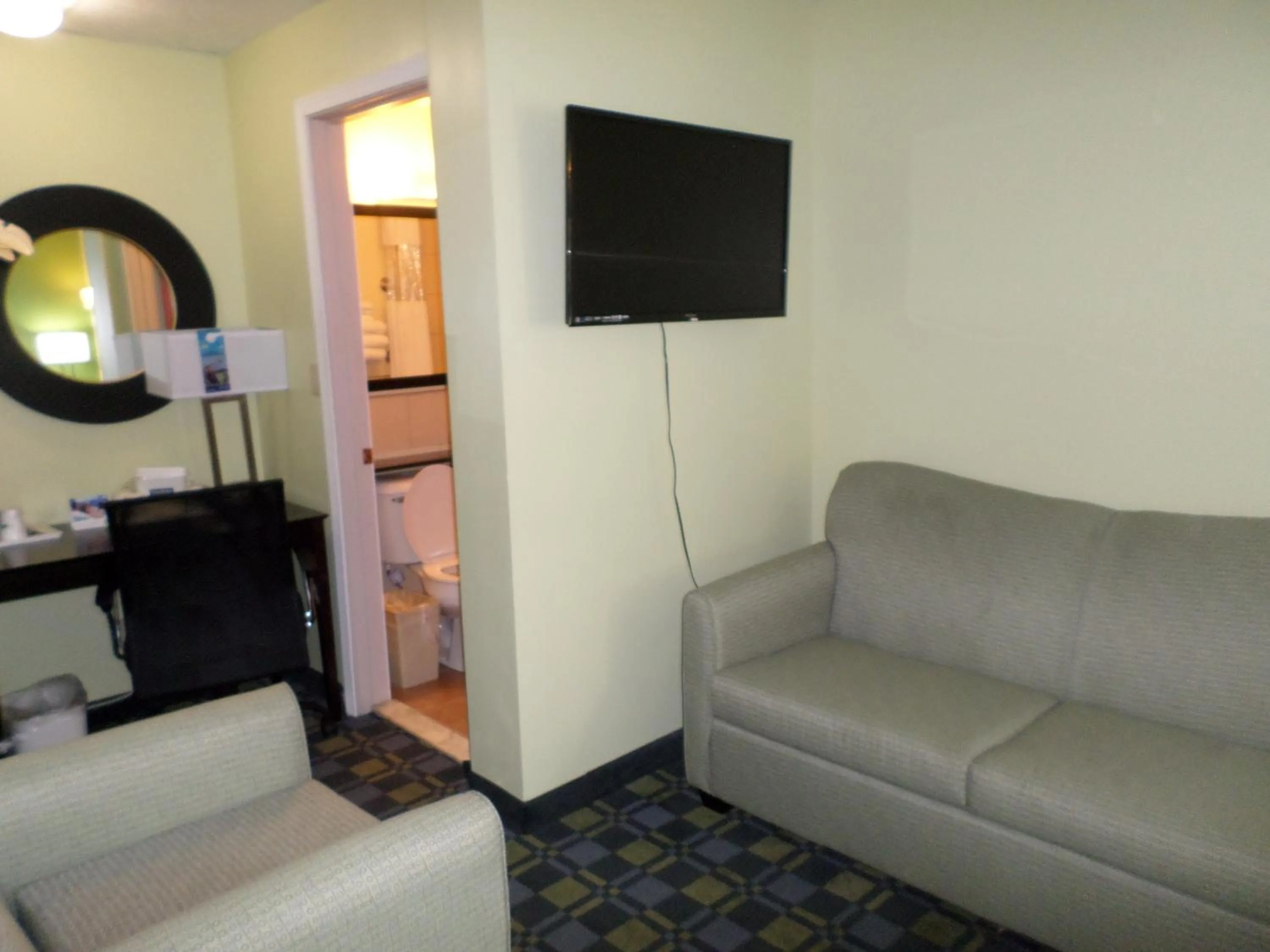 Seating area in Travelodge by Wyndham Cleveland Lakewood