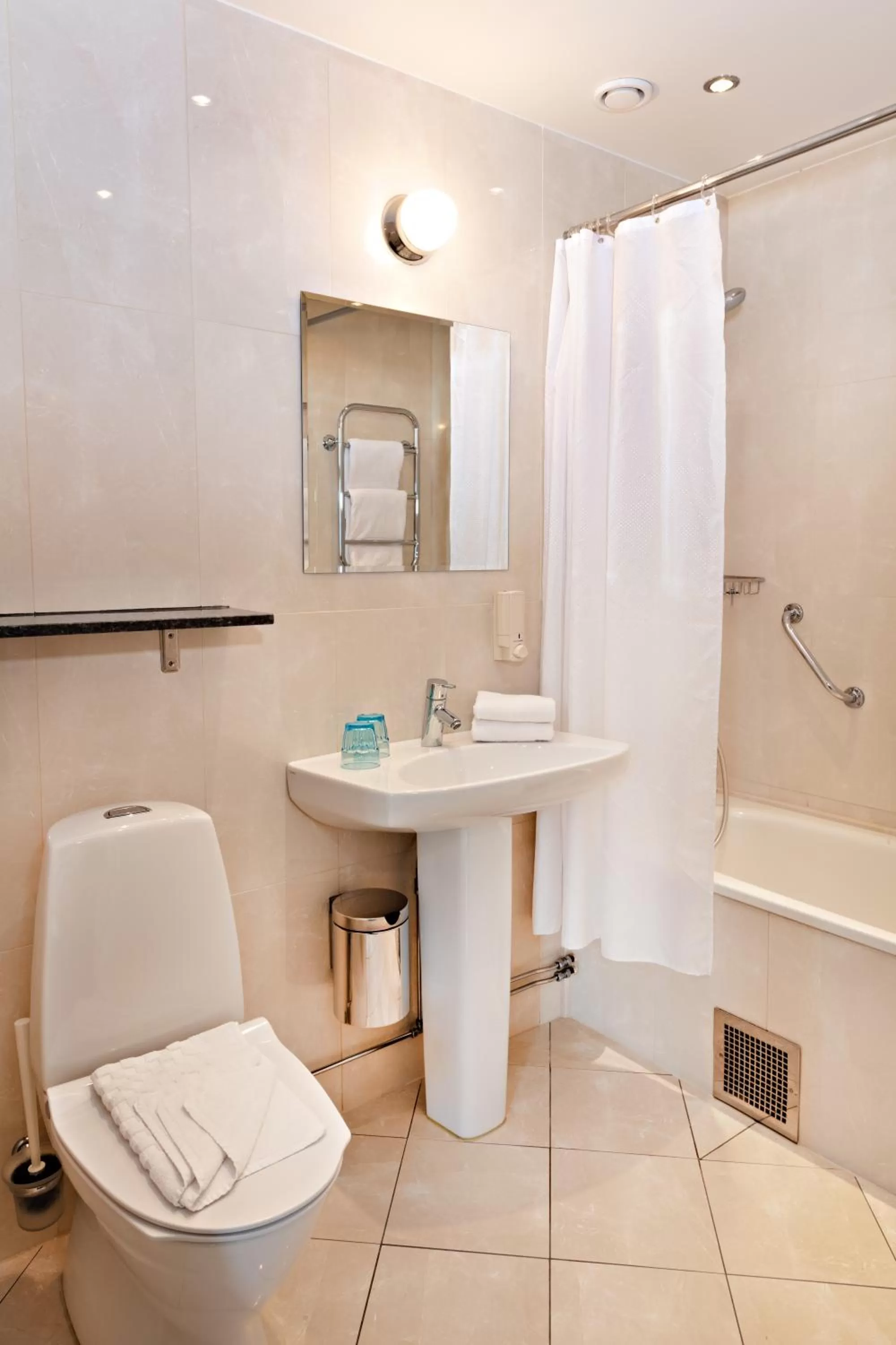 Bathroom in Center Hotel - Sure Hotel by Best Western