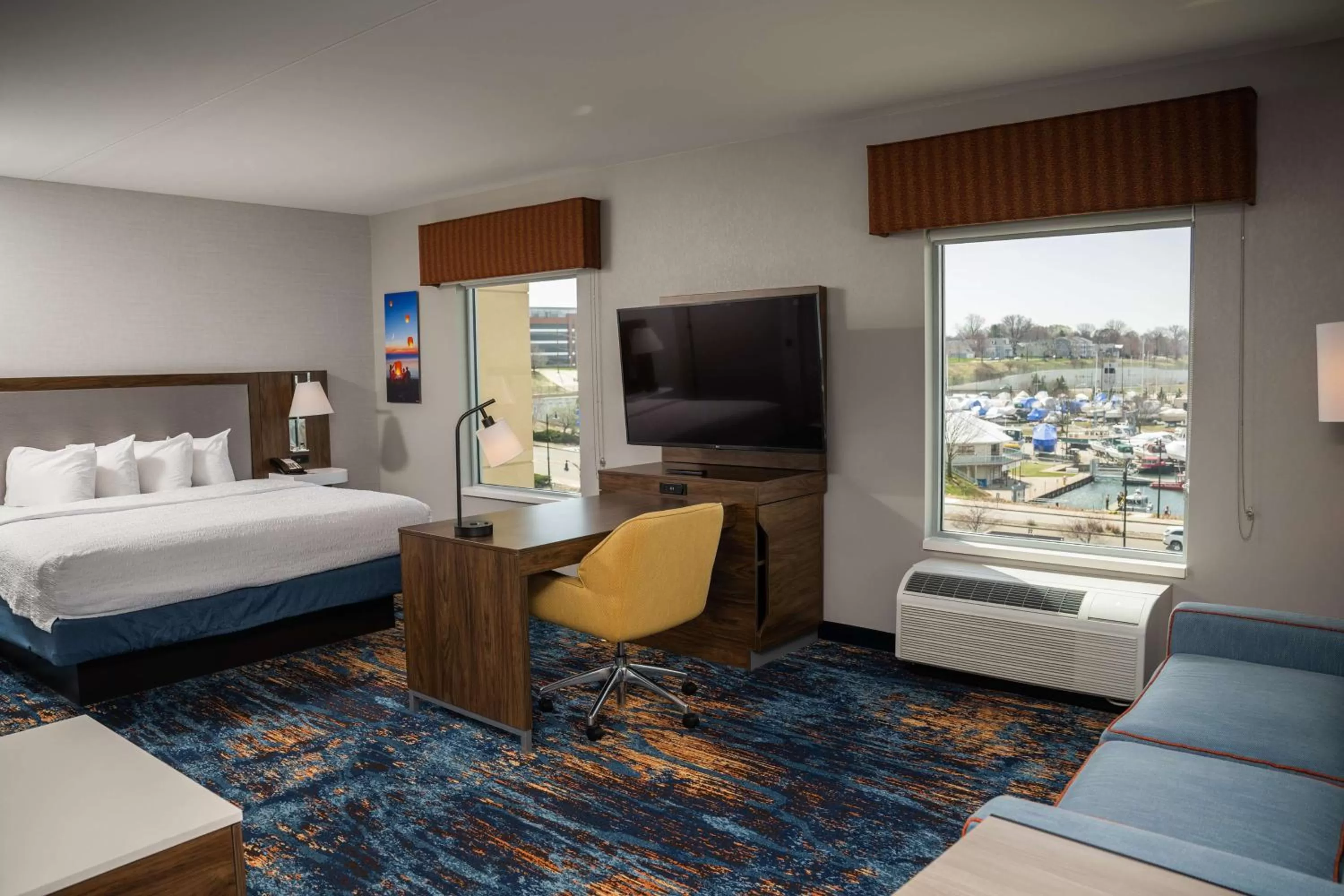 Bedroom, Bed in Hampton Inn & Suites Erie Bayfront