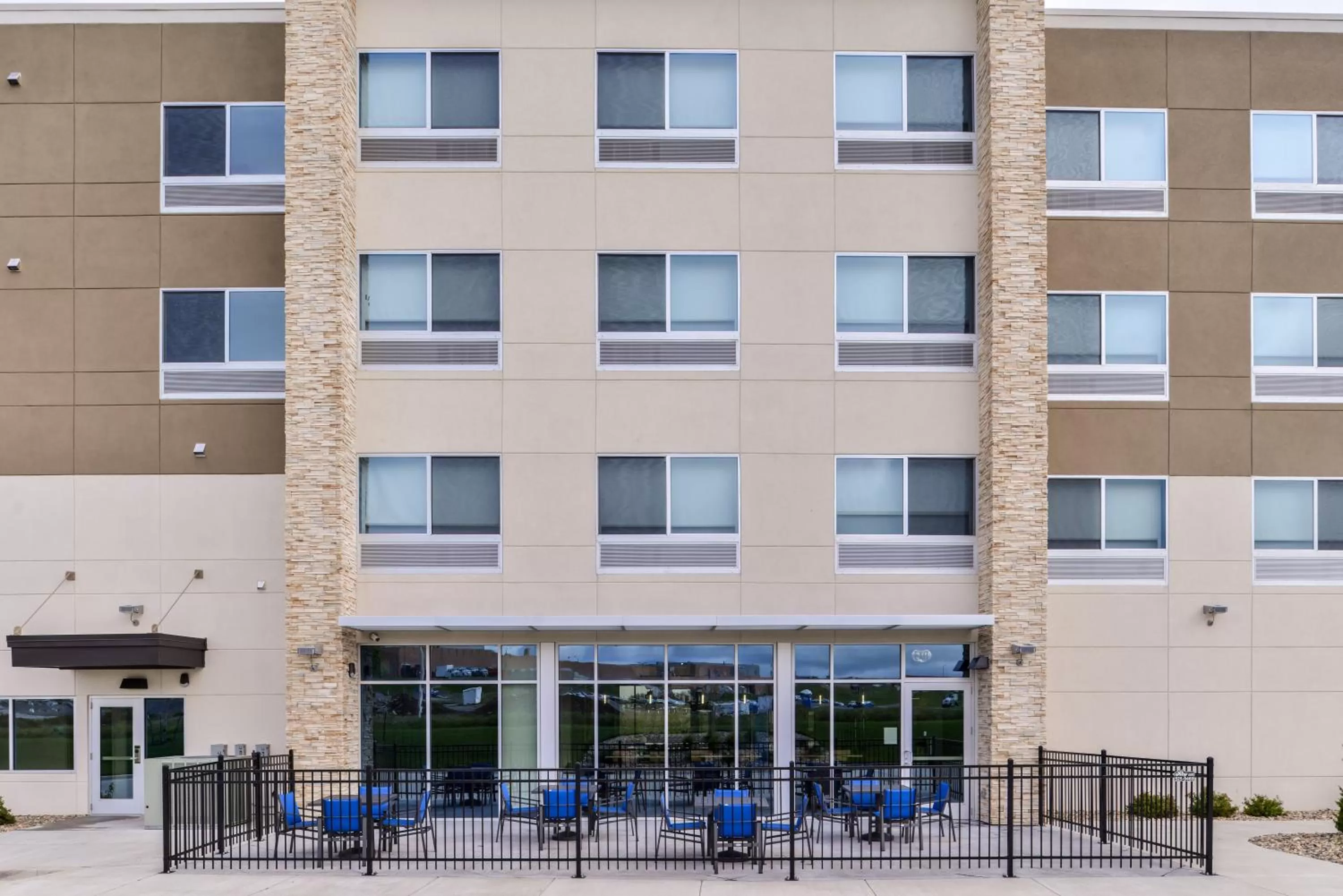 Property building in Holiday Inn Express & Suites - Kansas City - Lee's Summit by IHG