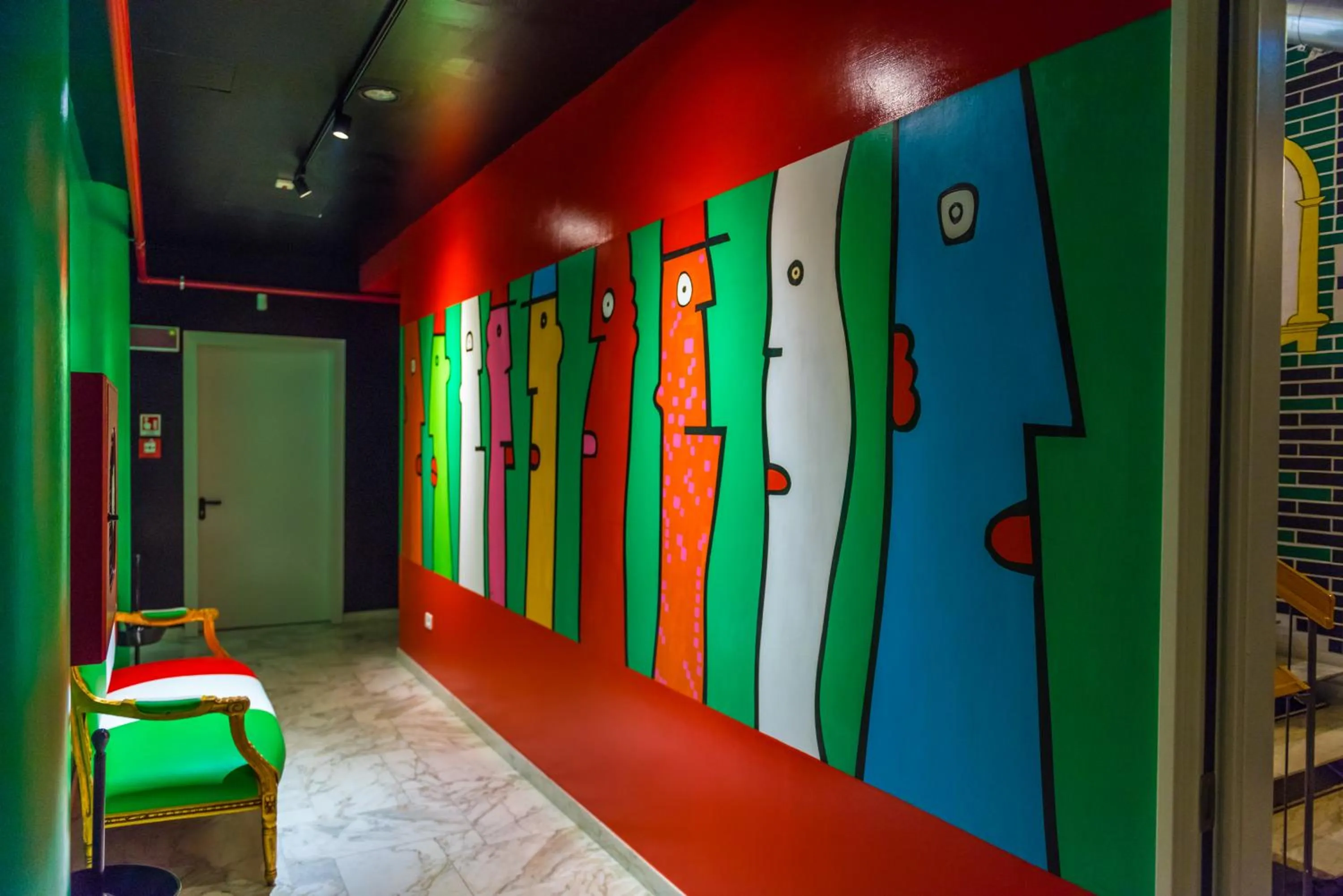 Restaurant/places to eat in Admiral Art Hotel