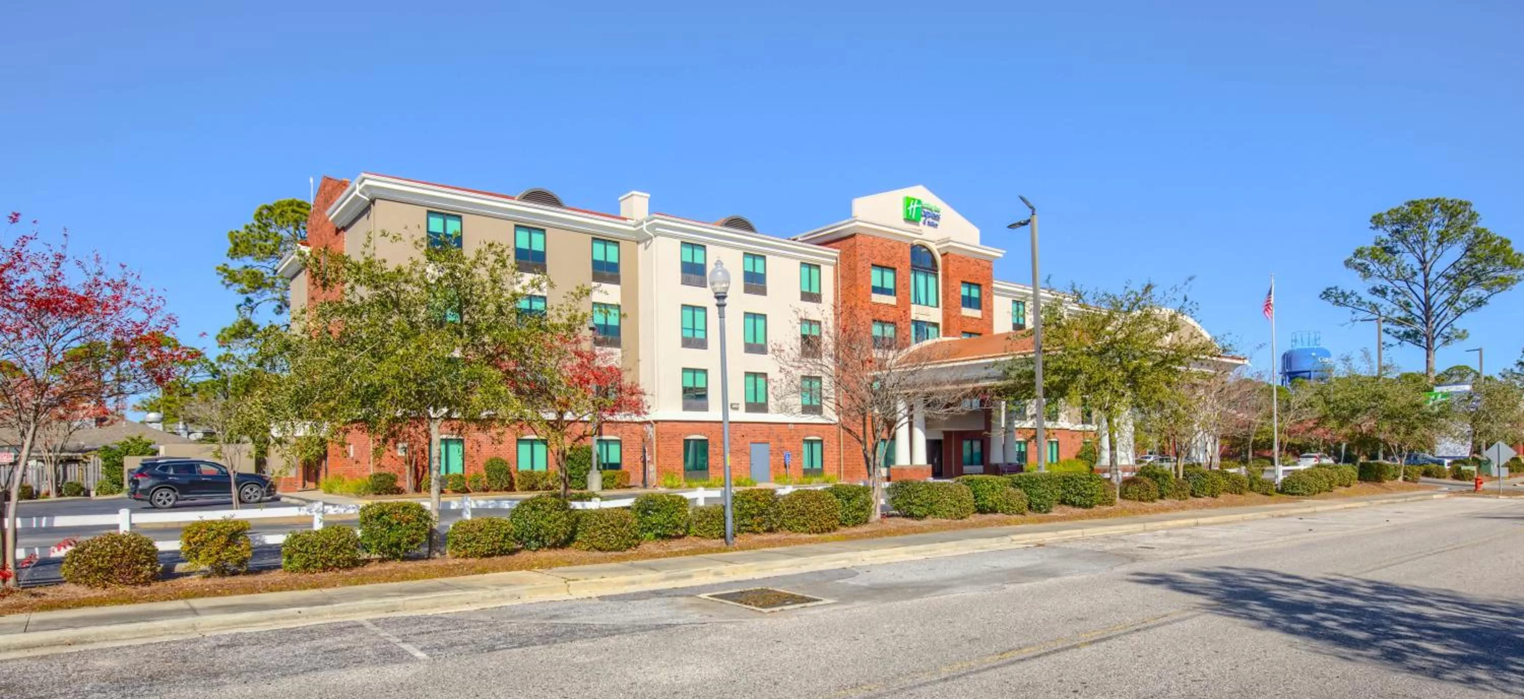 Property building in Holiday Inn Express Hotel & Suites Gulf Shores by IHG