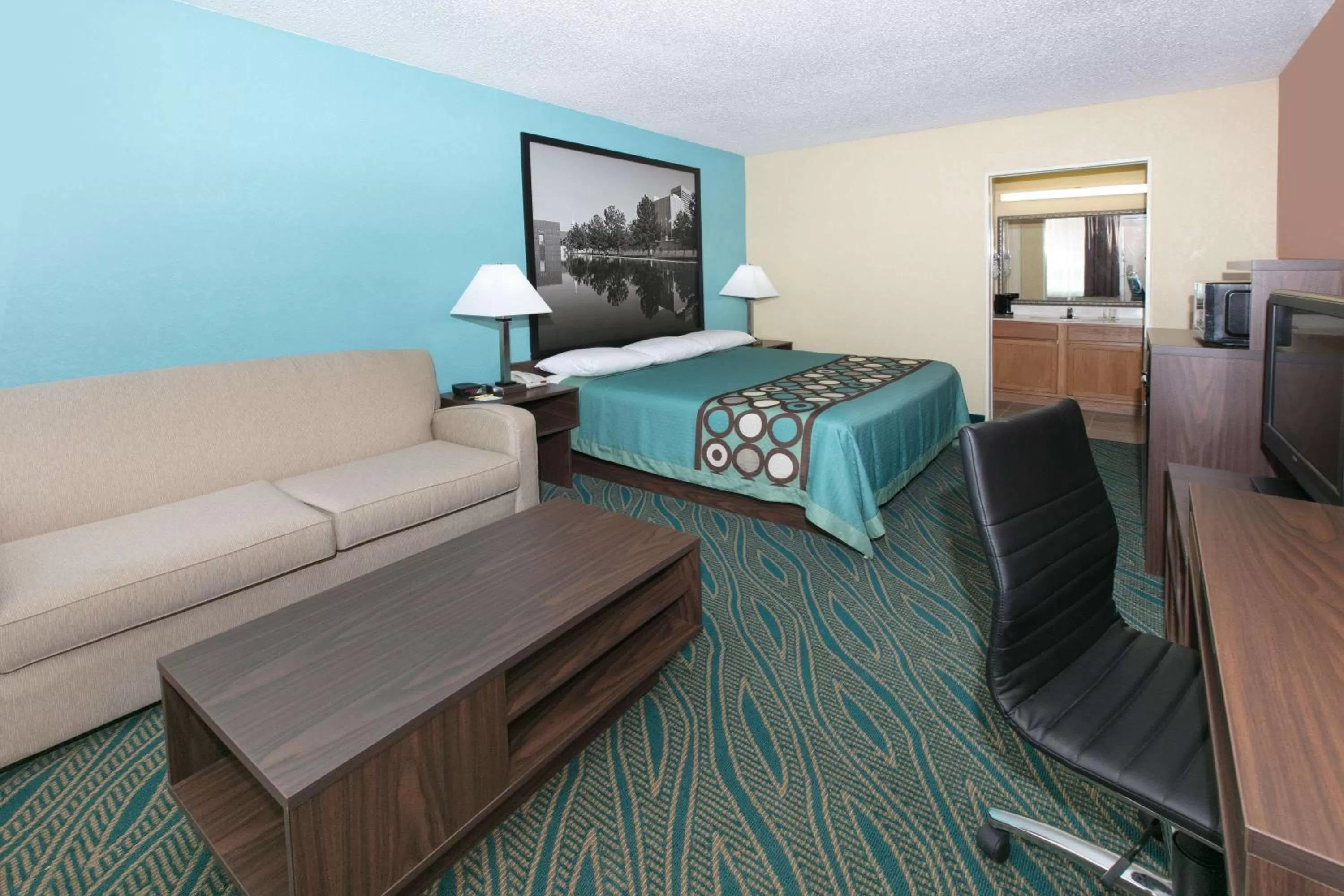 Photo of the whole room, Bed in Super 8 by Wyndham Duncan