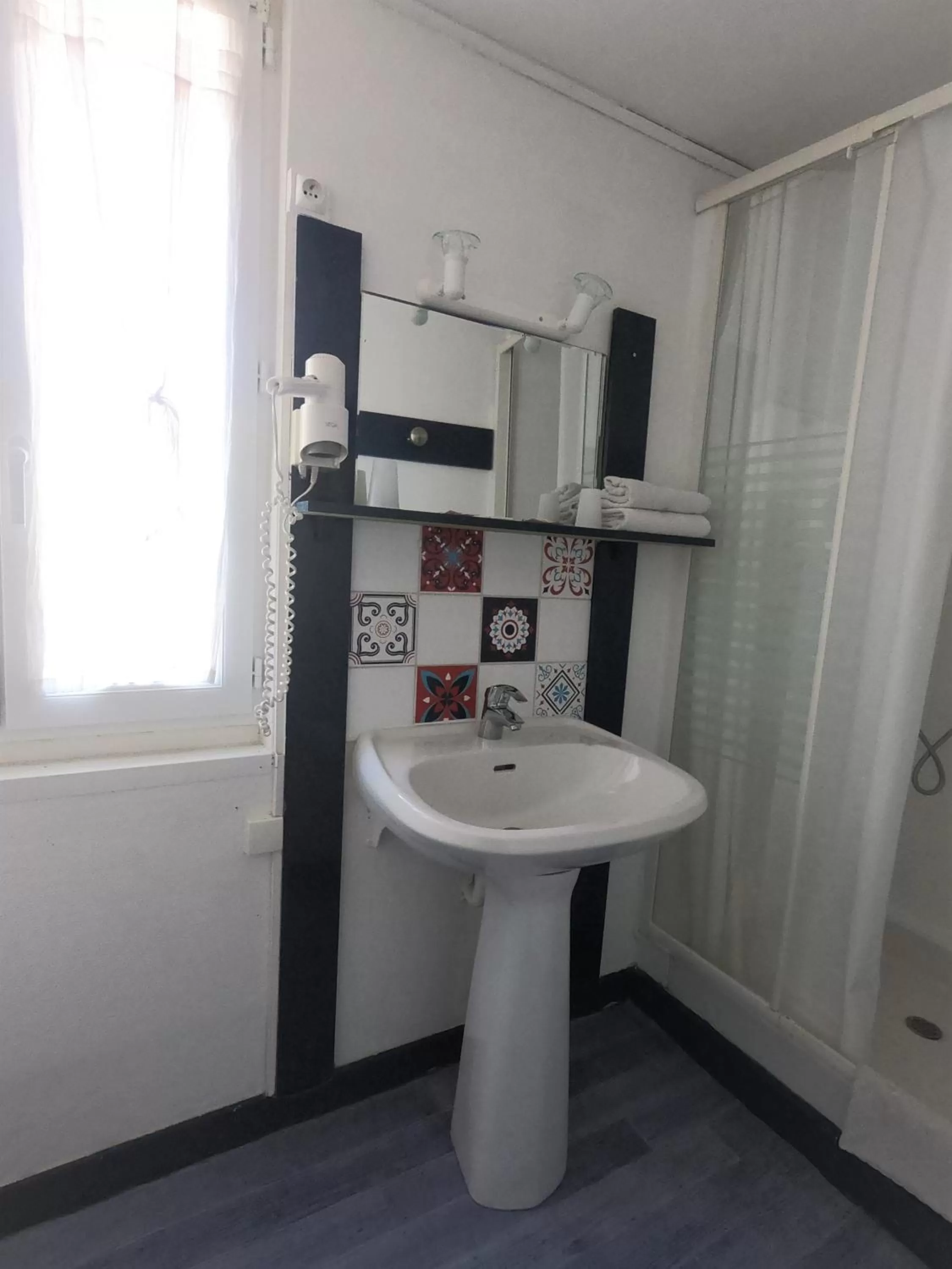 Bathroom in Le palais, hôtel - restaurant