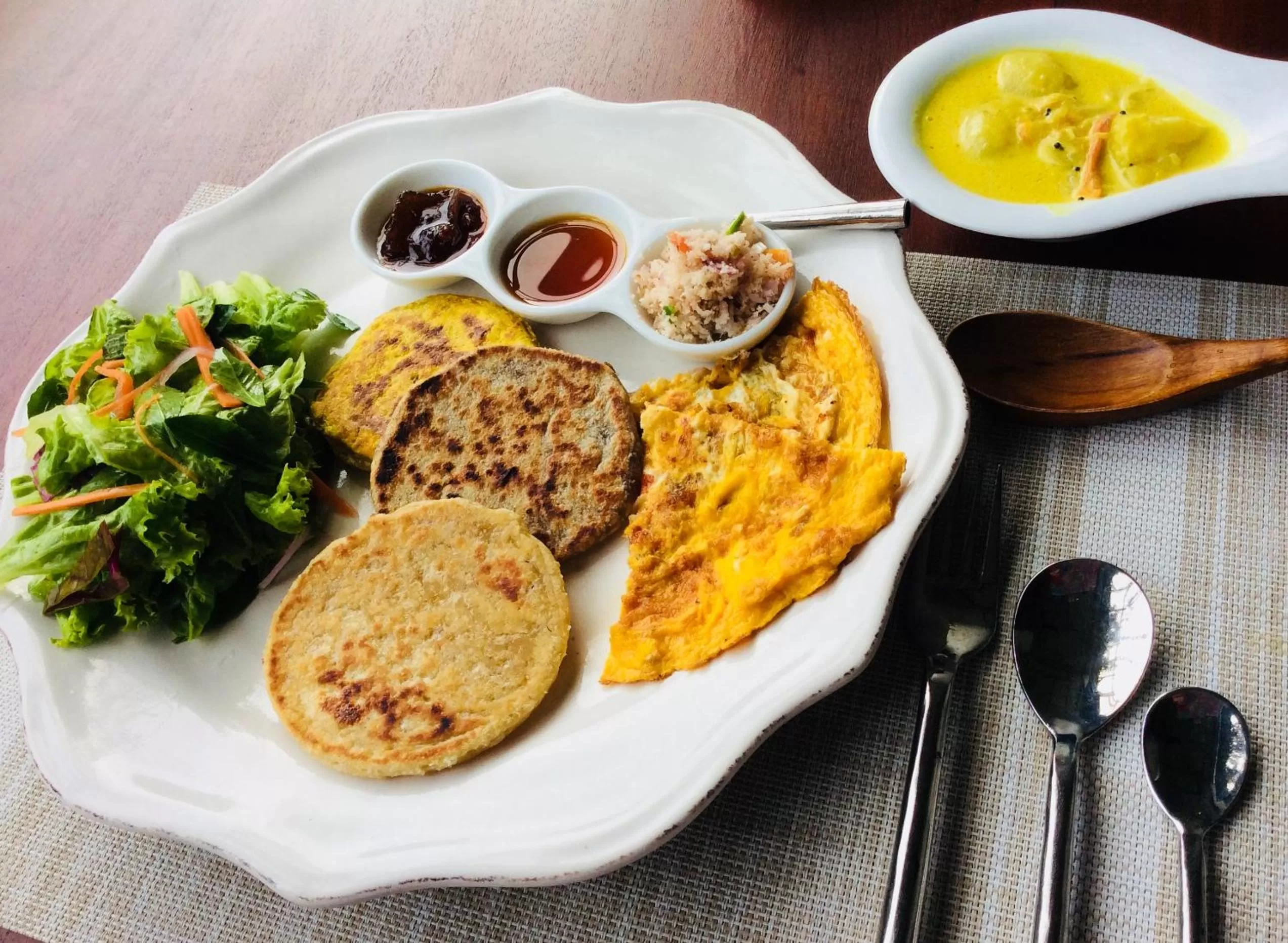 Asian breakfast in Coza Ceylon