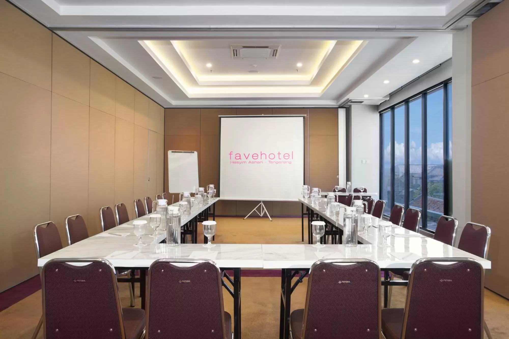 Meeting/conference room in favehotel Hasyim Ashari Tangerang