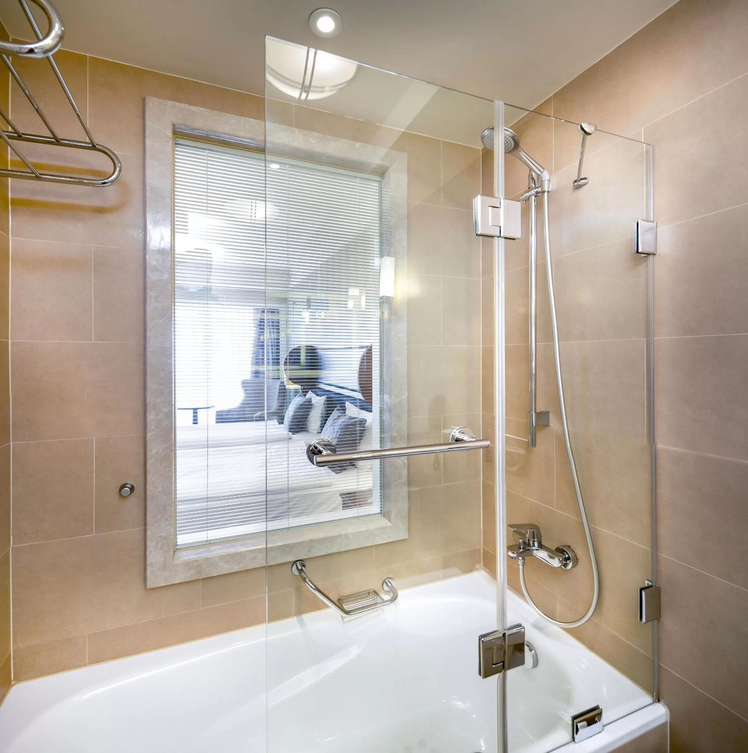 Shower, Bathroom in Windsor Hotel & Convention Center Istanbul