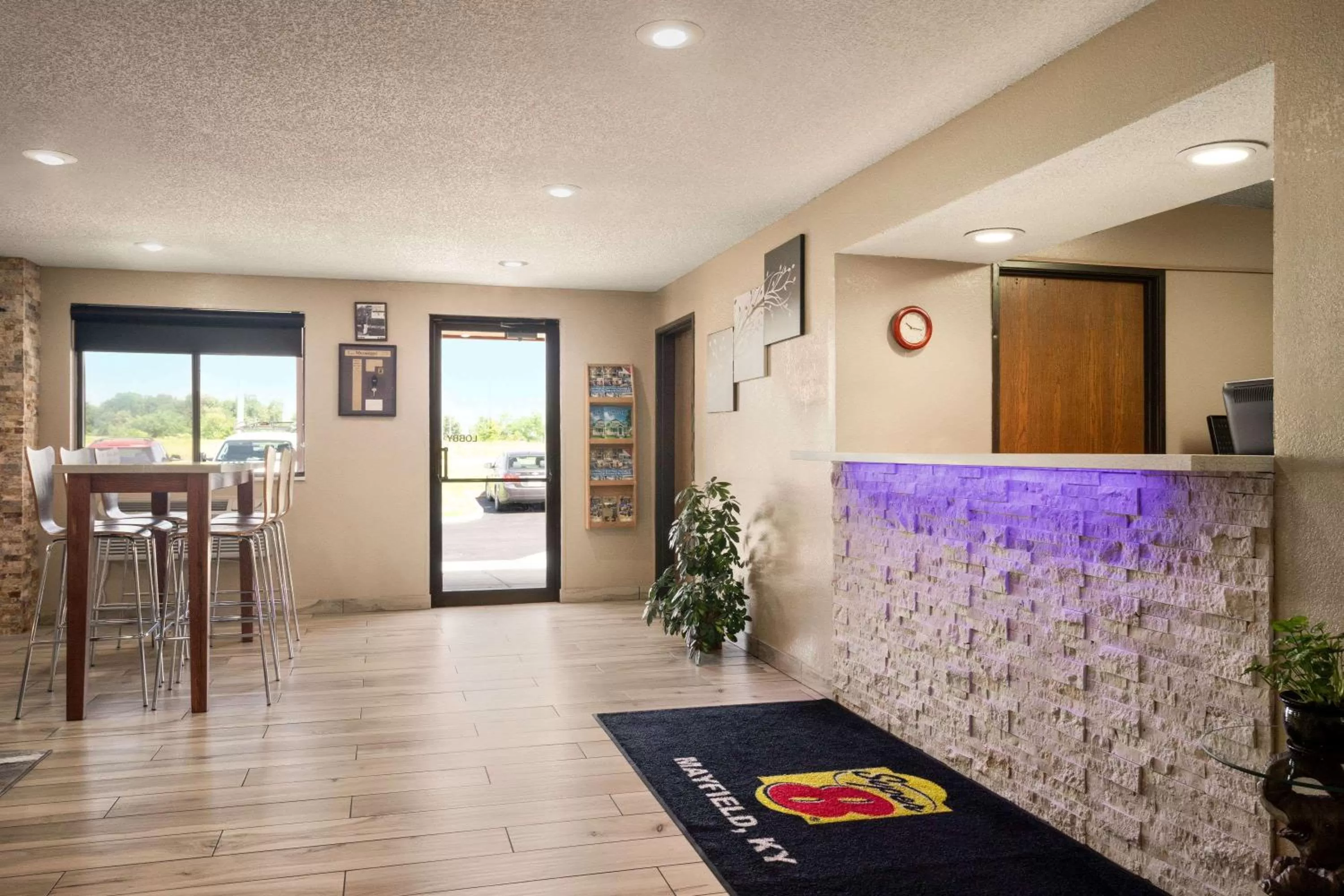 Lobby or reception in Super 8 by Wyndham Mayfield