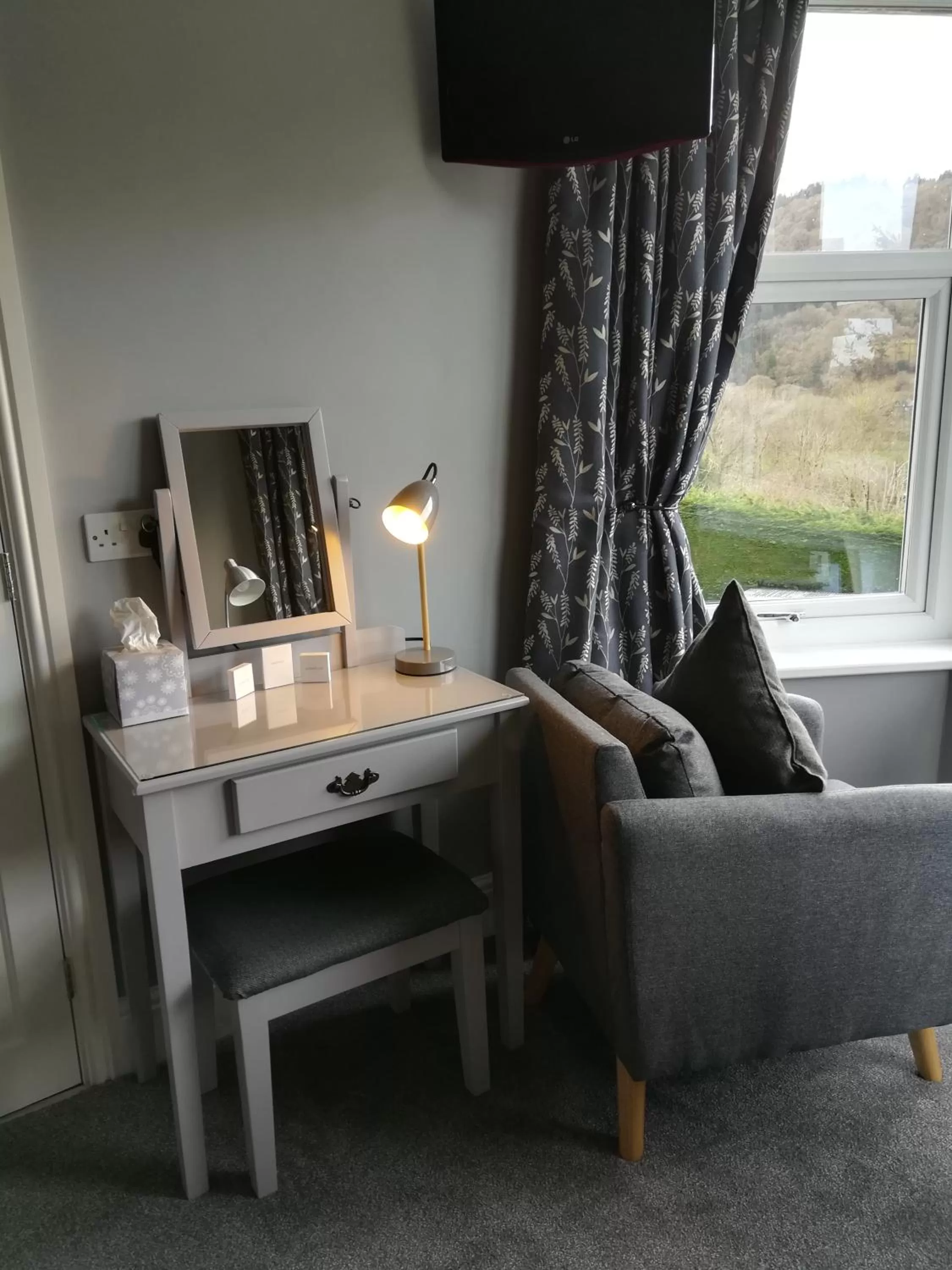 Shower, Seating Area in Aberconwy House B&B