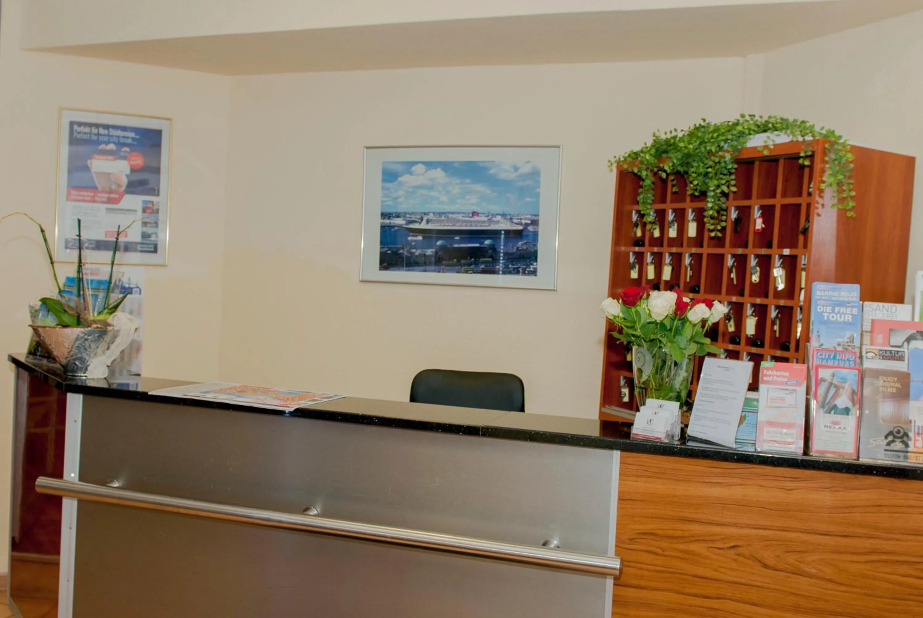 Lobby or reception in Hotel Residence am Hauptbahnhof