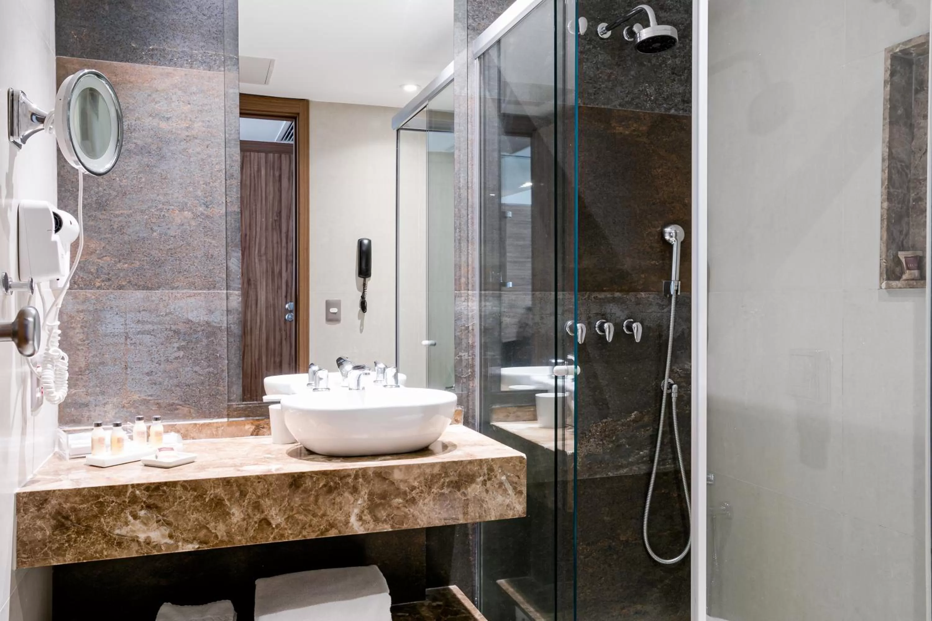 Bathroom in Arena Leme Hotel