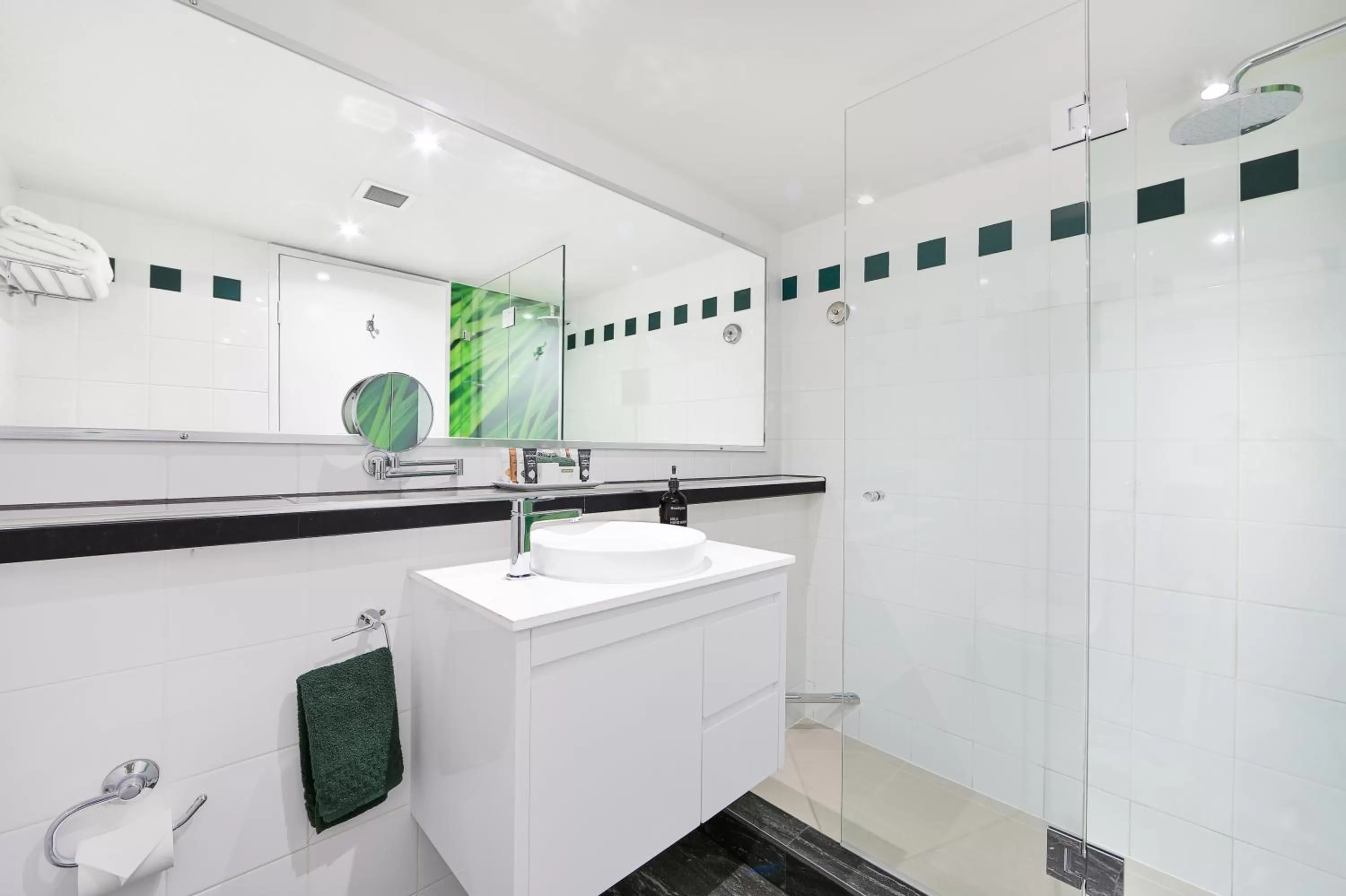 Shower in Mandala Signature Berry