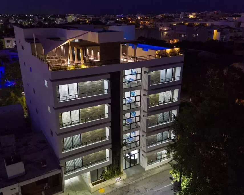 Facade/entrance in Homely Studio or OneBR in Playa del Carmen w Balcony, BBQ, Pool Infinite, AC, TV Smart, 60mb