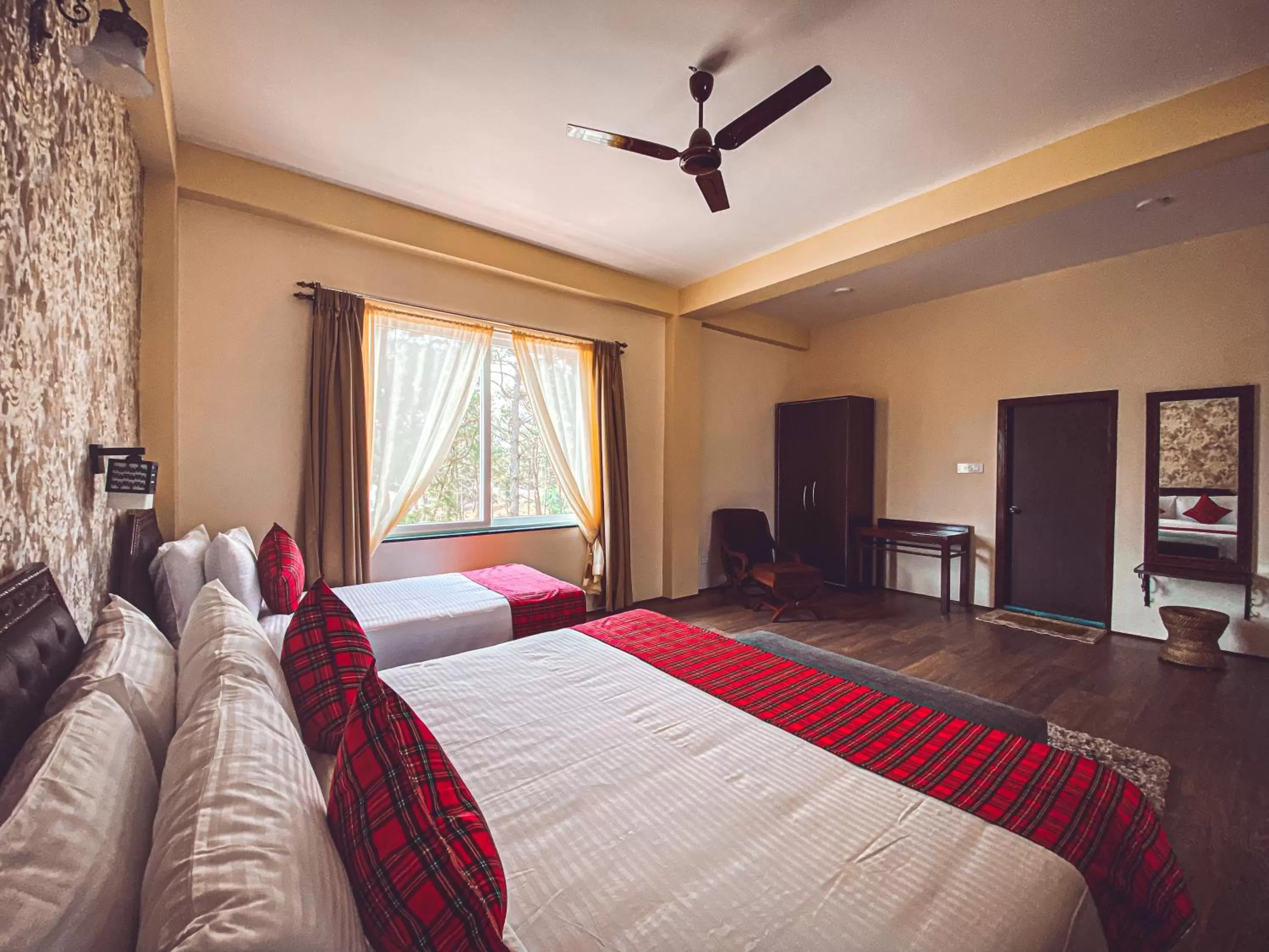 Photo of the whole room in Windermere Inn