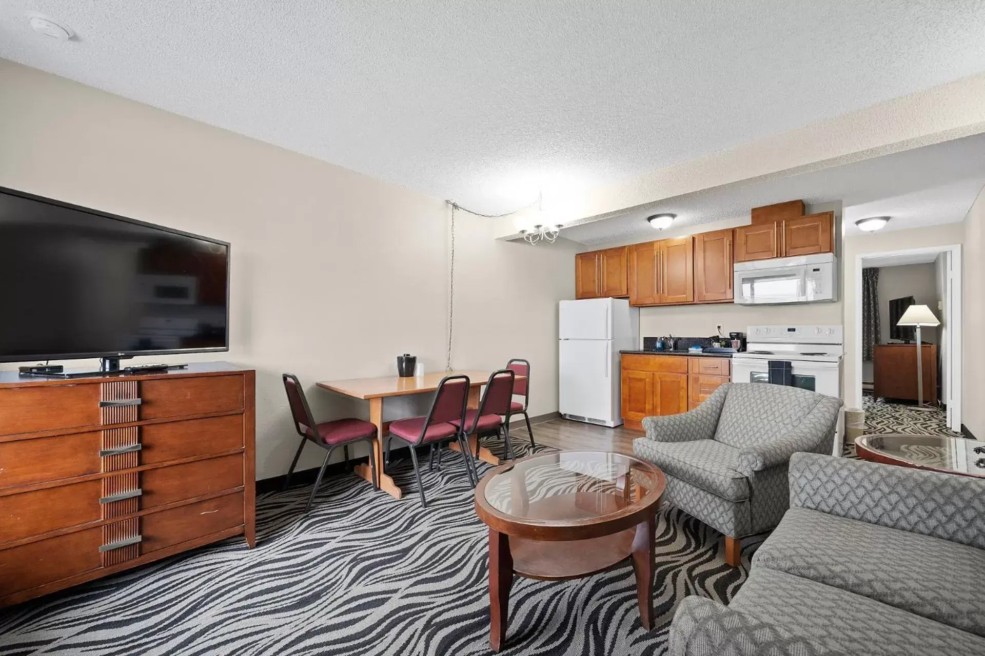 Queen Suite in Astoria Rivershore Motel Queen Suite in Astoria Rivershore Motel