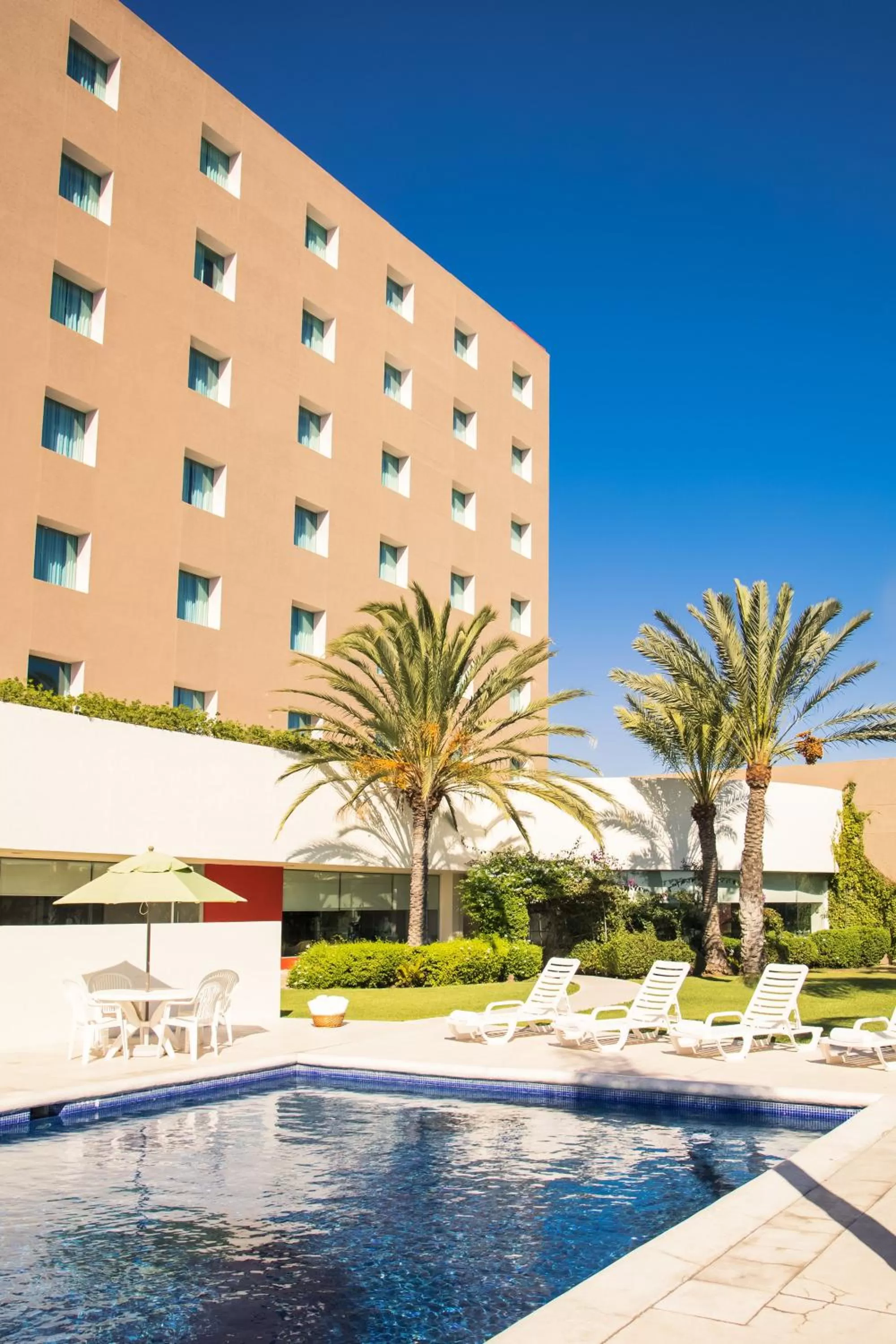 Swimming pool in Fiesta Inn Tijuana Otay Aeropuerto