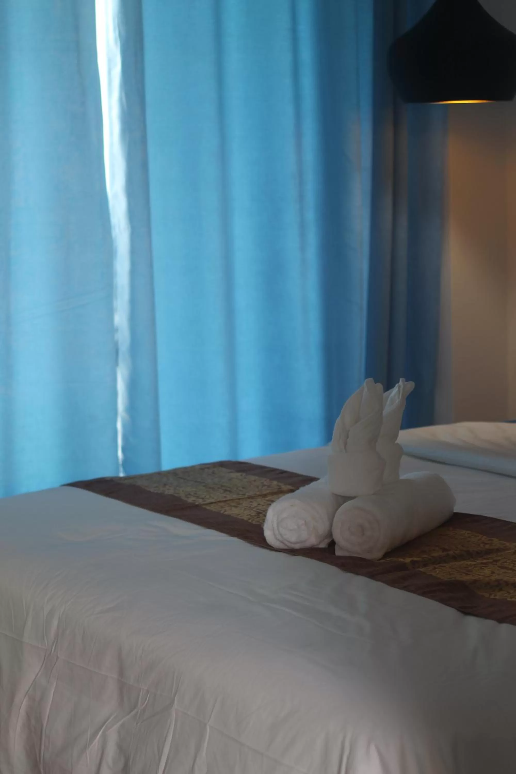 Bedroom, Bed in Benny's City Hotel