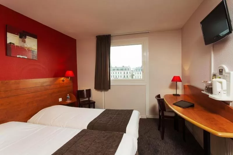 Bed in Kyriad Rouen Centre